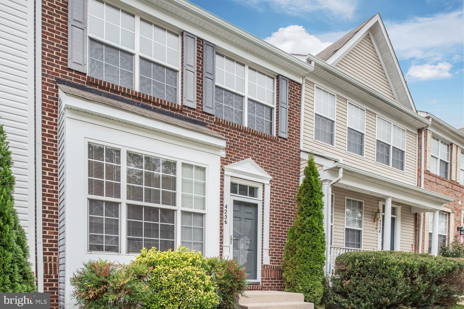 LAFAYETTE VILLAGE - Residential