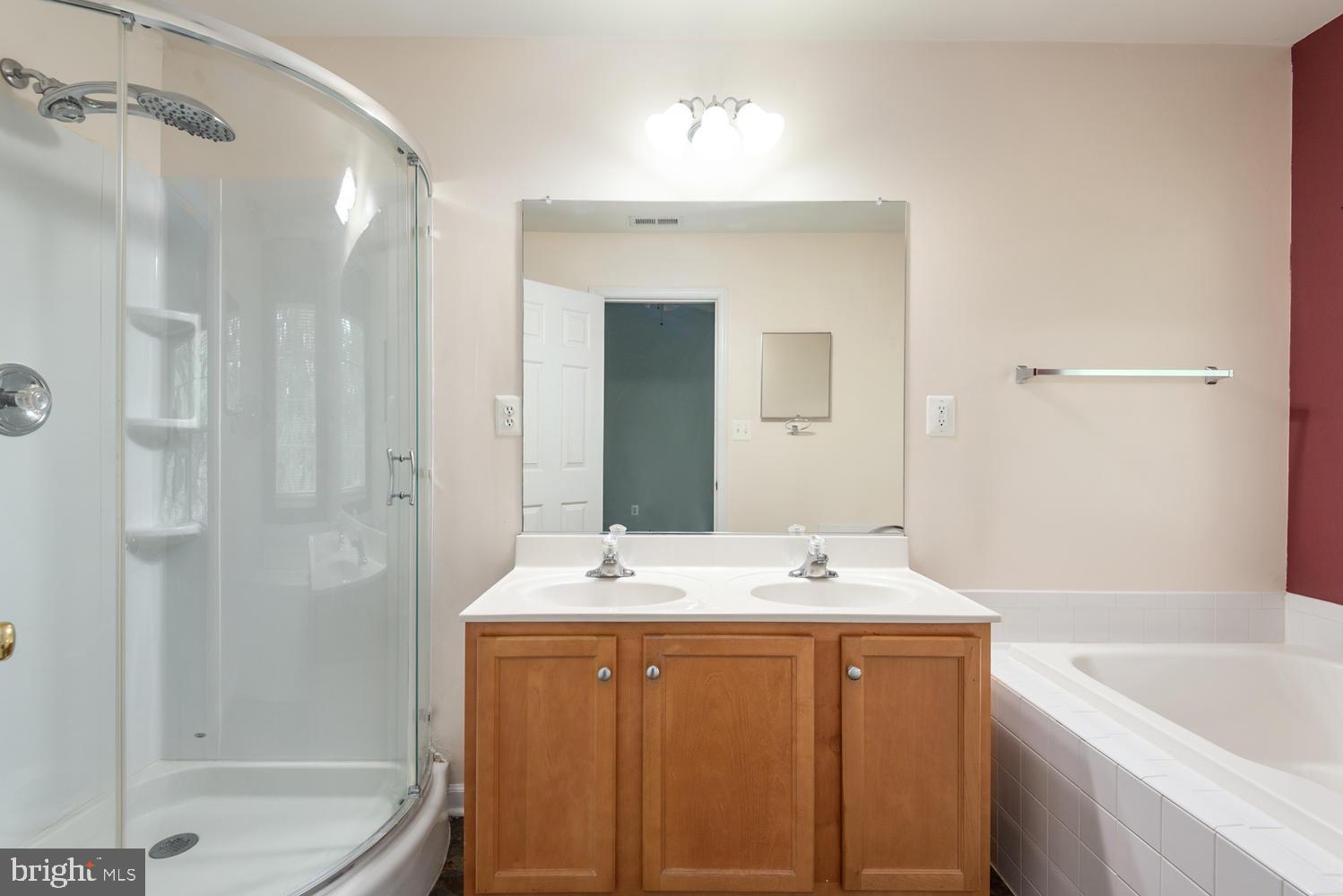 LAFAYETTE VILLAGE - Residential