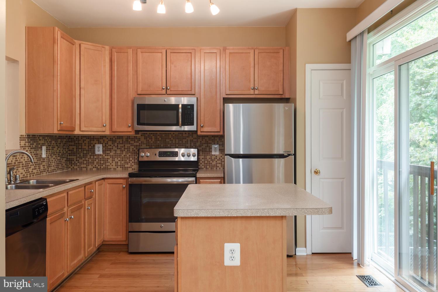 LAFAYETTE VILLAGE - Residential