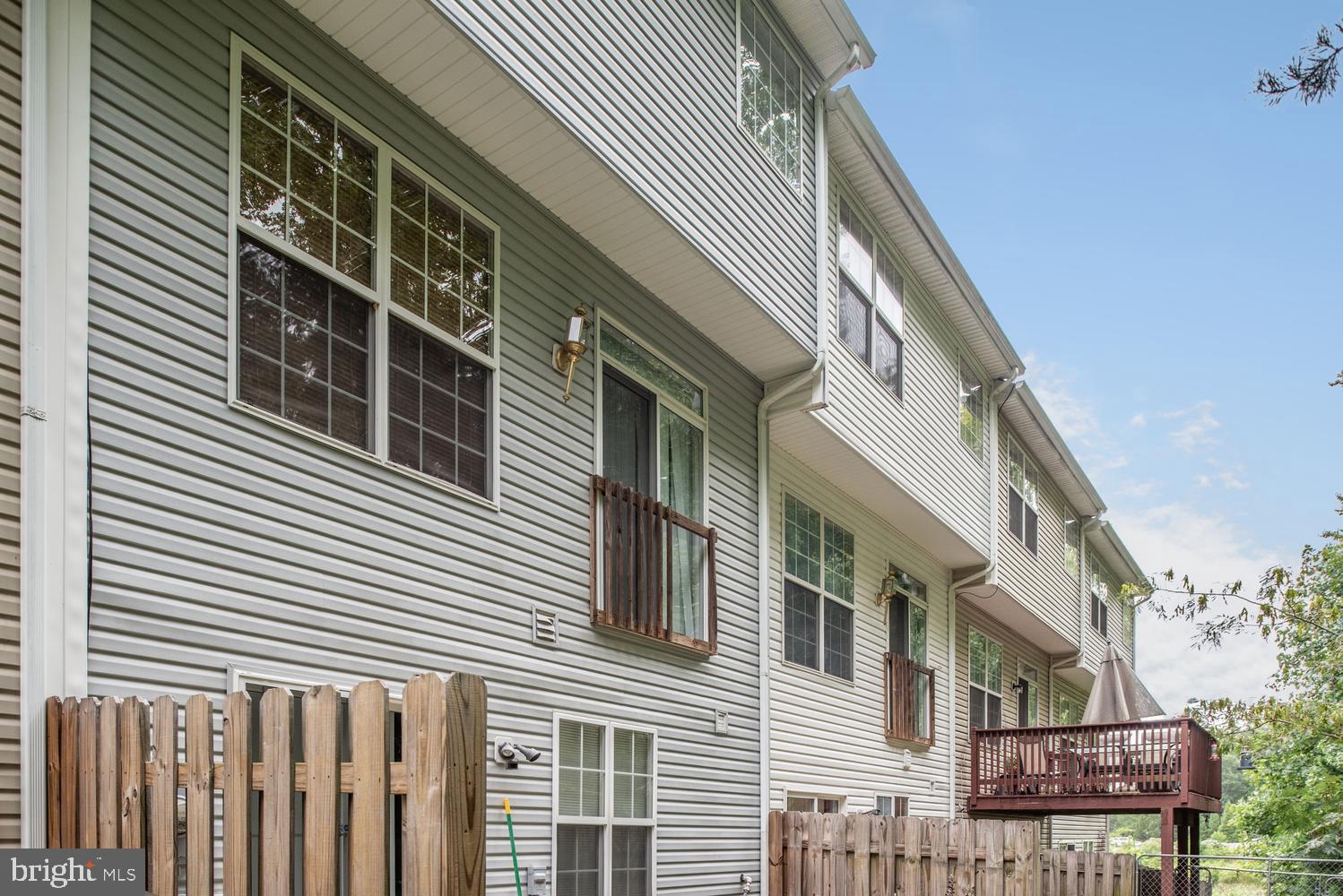 LAFAYETTE VILLAGE - Residential