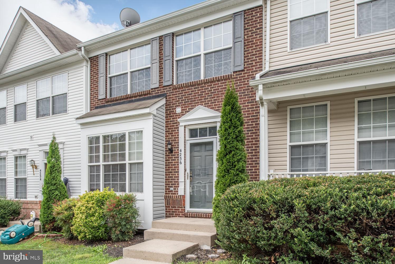 LAFAYETTE VILLAGE - Residential