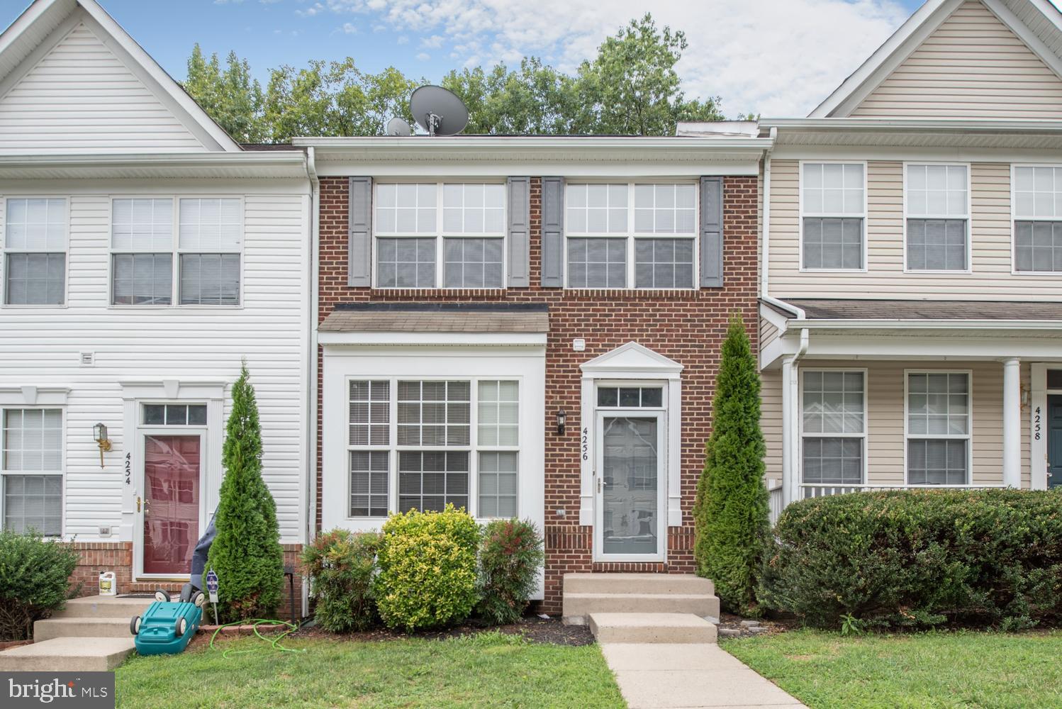 LAFAYETTE VILLAGE - Residential