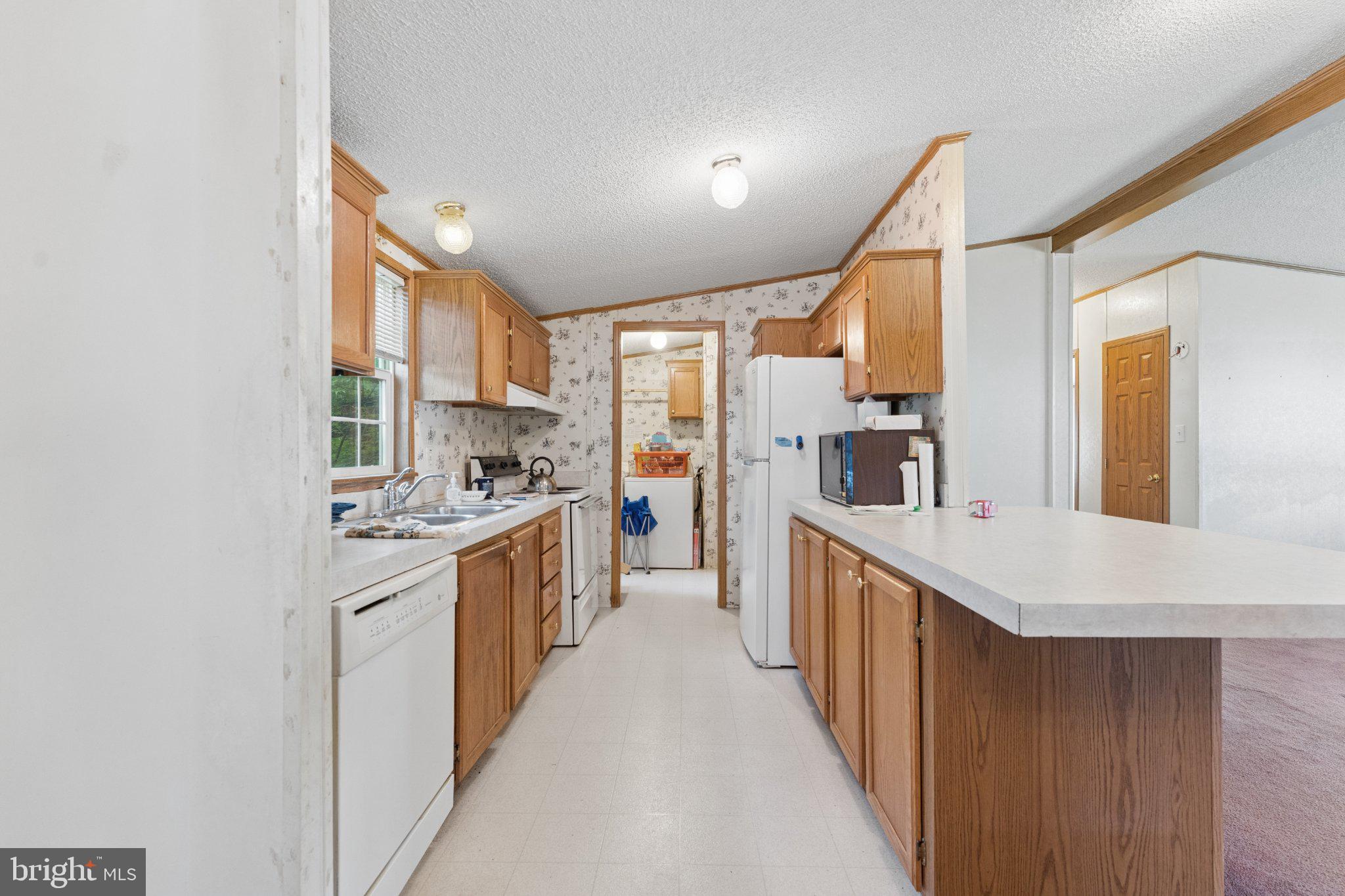 MEADOWS OF CHANTILLY - Residential