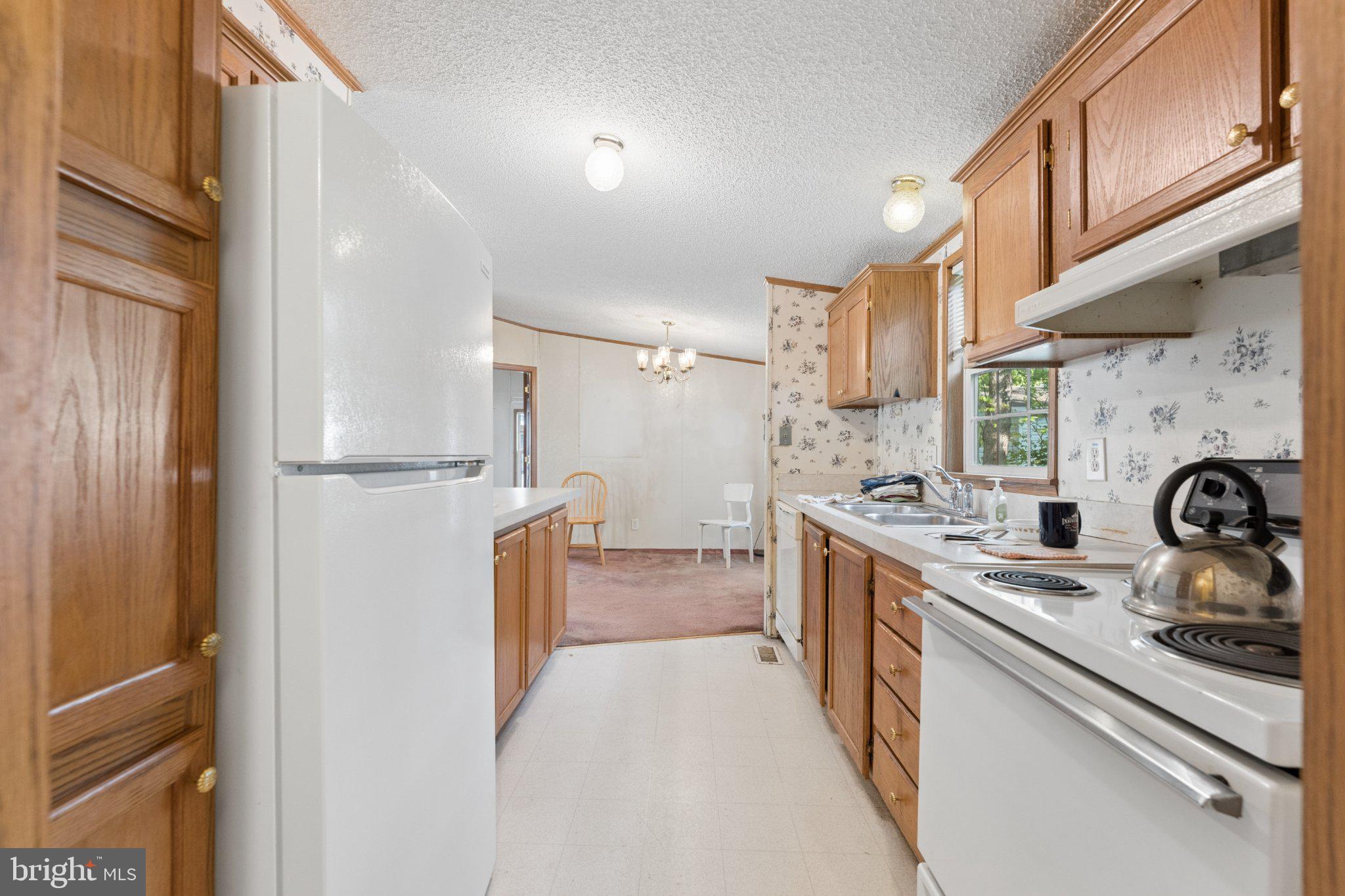 MEADOWS OF CHANTILLY - Residential