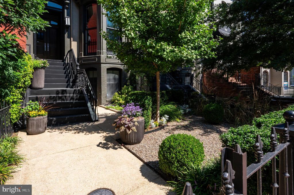 Photo of 905 M St NW, WASHINGTON, DC 20001 (MLS # DCDC2229622)