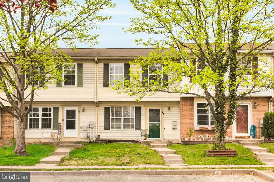 This charming interior Colonial townhome, nestled in the village of Pawnee, is a must-see! Featuring two bedrooms, two full bathrooms, and a half bathroom, it's priced to sell quickly. Centrally located, you'll have easy access to everything Middle River has to offer, including shops, restaurants, and parks.
The home is well-maintained with a stunning kitchen that flows into a dining area and living room, perfect for entertaining guests. Upstairs, you'll find spacious bedrooms. The primary bedroom includes a well-maintained en suite bathroom for added convenience.
Enjoy outdoor living with a spacious, fully fenced backyard. Plus, benefit from a low monthly HOA fee. This townhome is a perfect blend of comfort and accessibility. Don't miss the opportunity to make it yours!