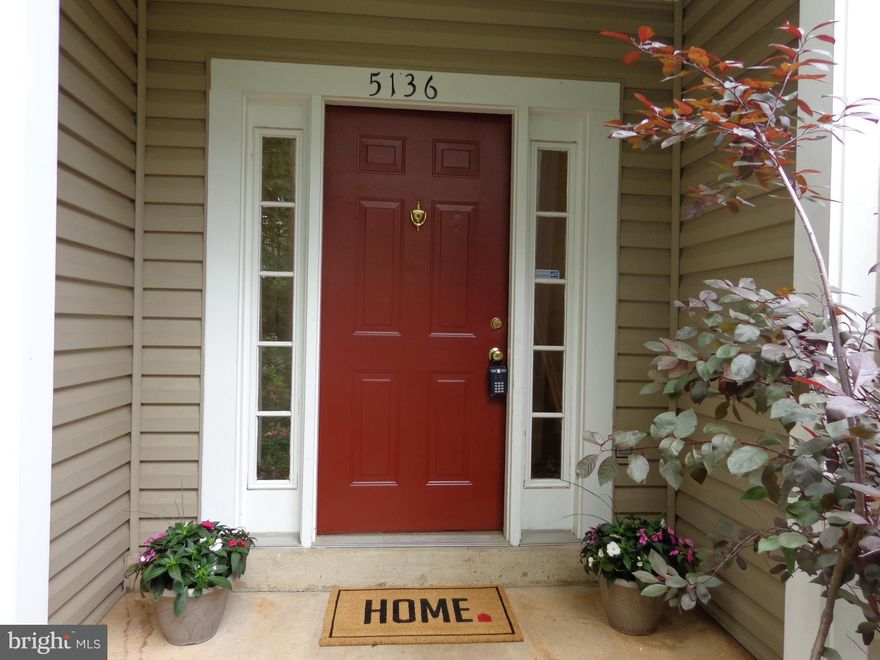 CONDO LIVING IN TOWNHOME STYLE! * This 3 level 3 bedroom, 2.5 bath condo in Lifestyle at Sully Station is a must see * Freshly painted, new carpet , new stove, and more!  Don't miss this opportunity! * WONDERFUL SULLY STATION AMENITIES! * MINUTES TO SCHOOLS, WEGMANS & MORE!