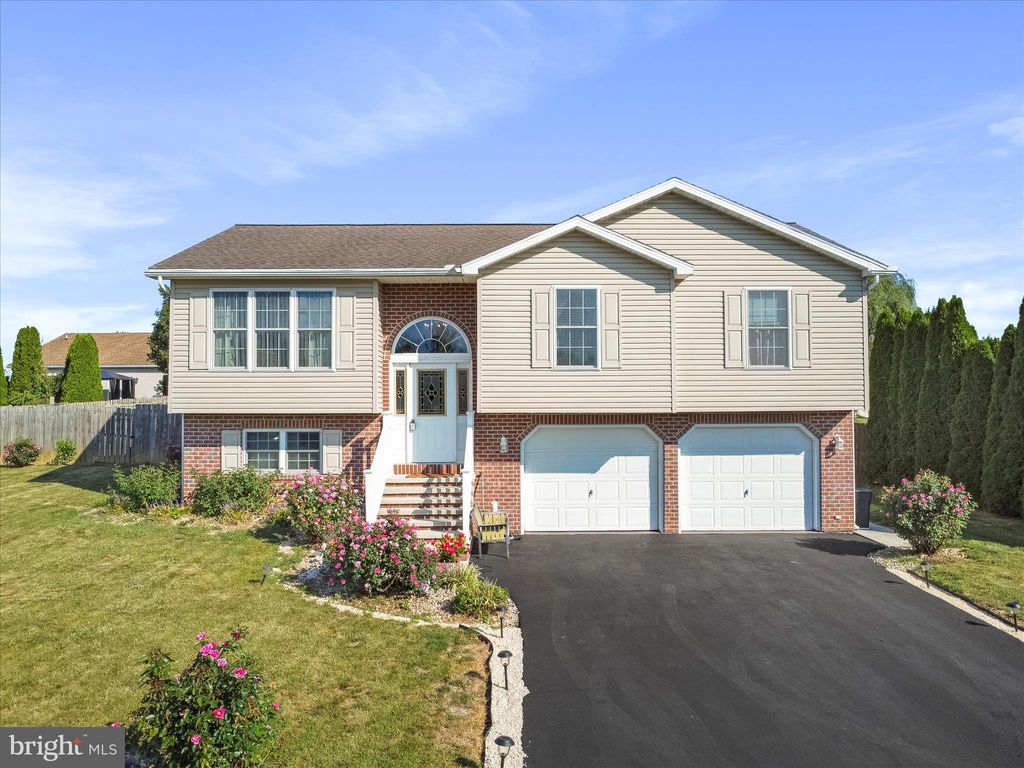 Photo of 1123 Ashton Dr, SHIPPENSBURG, PA 17257 (MLS # PAFL2029830)