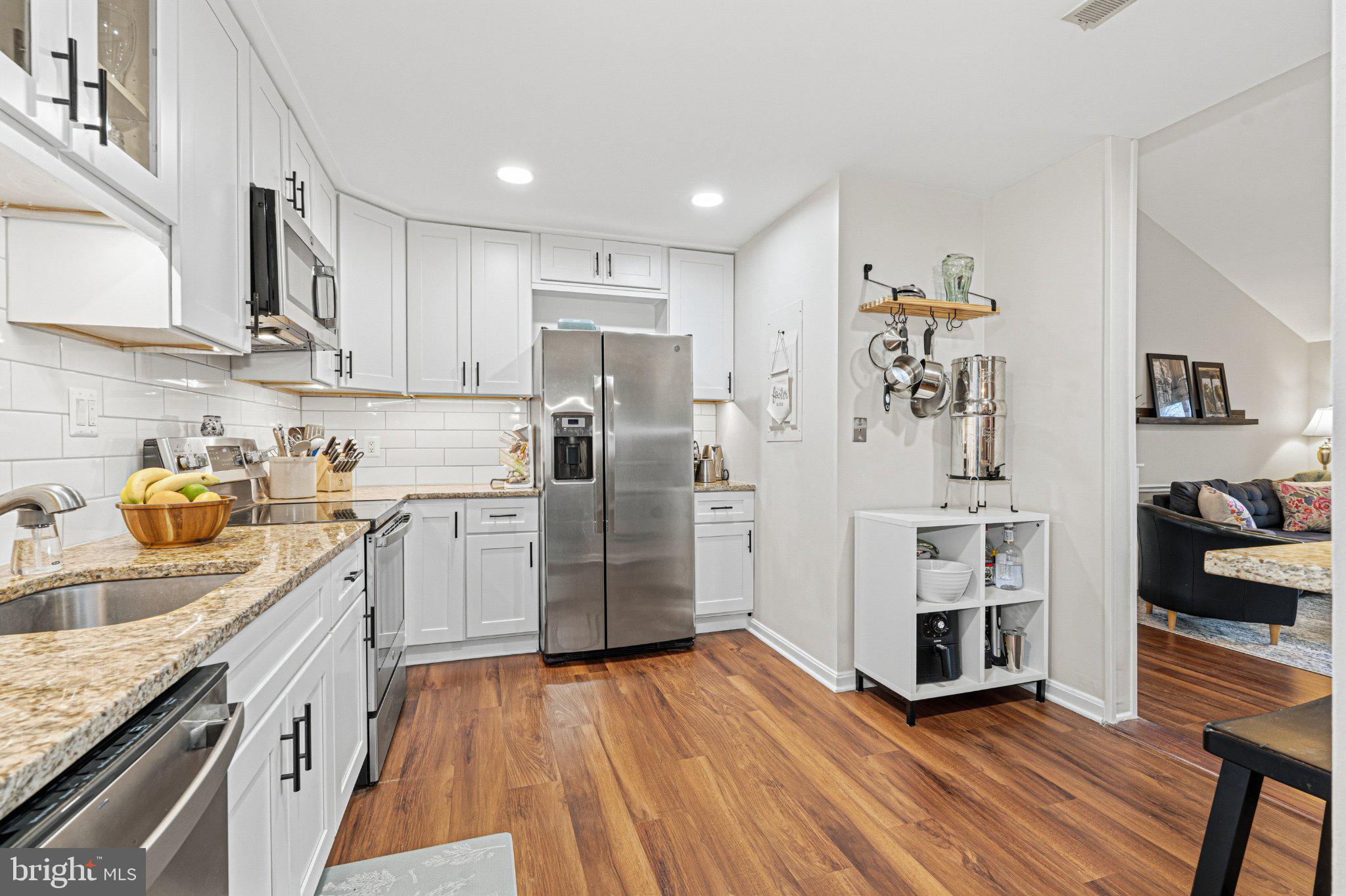 ADMIRAL REACH AT HARBOUR GATES - Residential