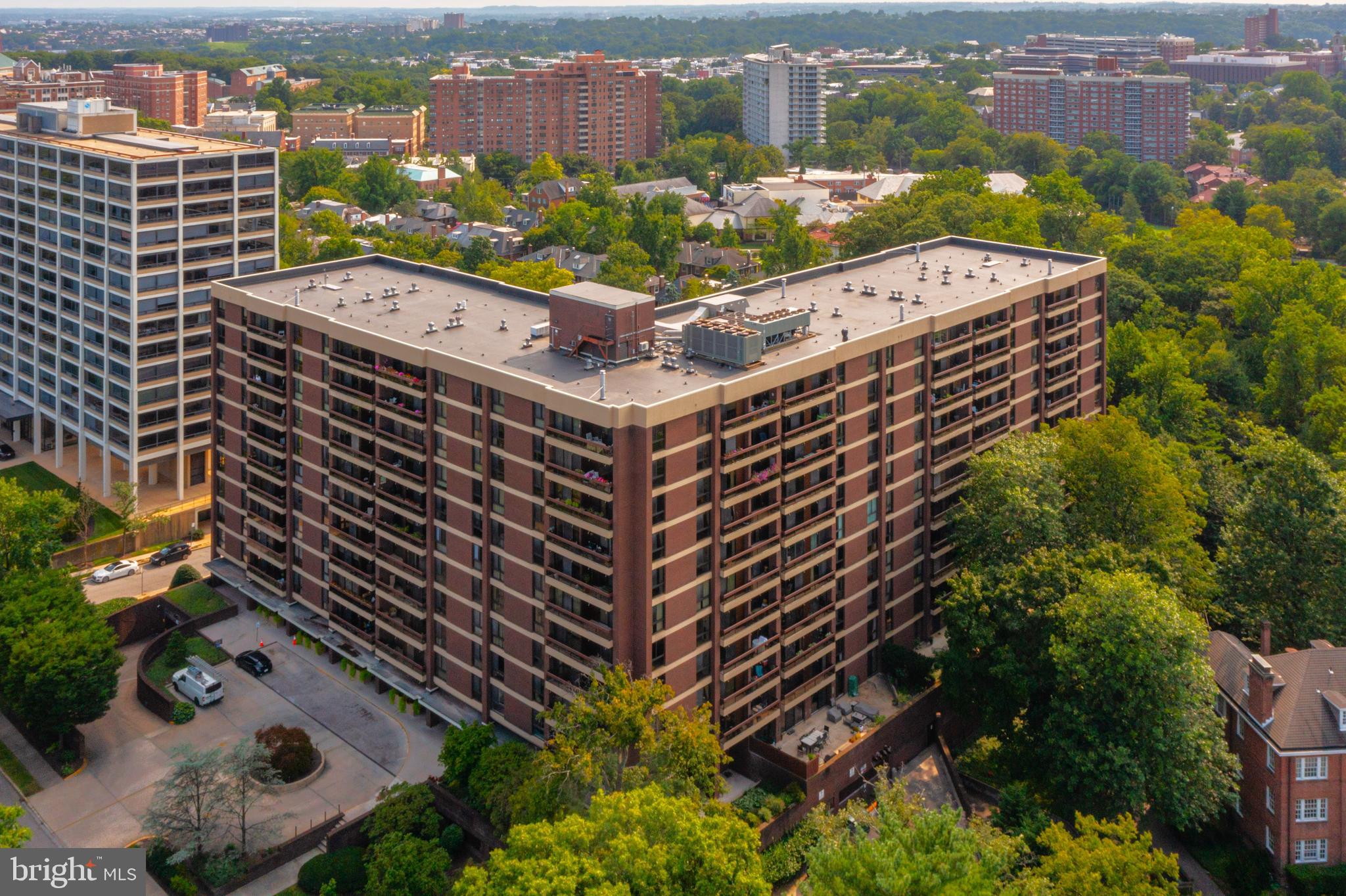 4100 N CHARLES STREET 813