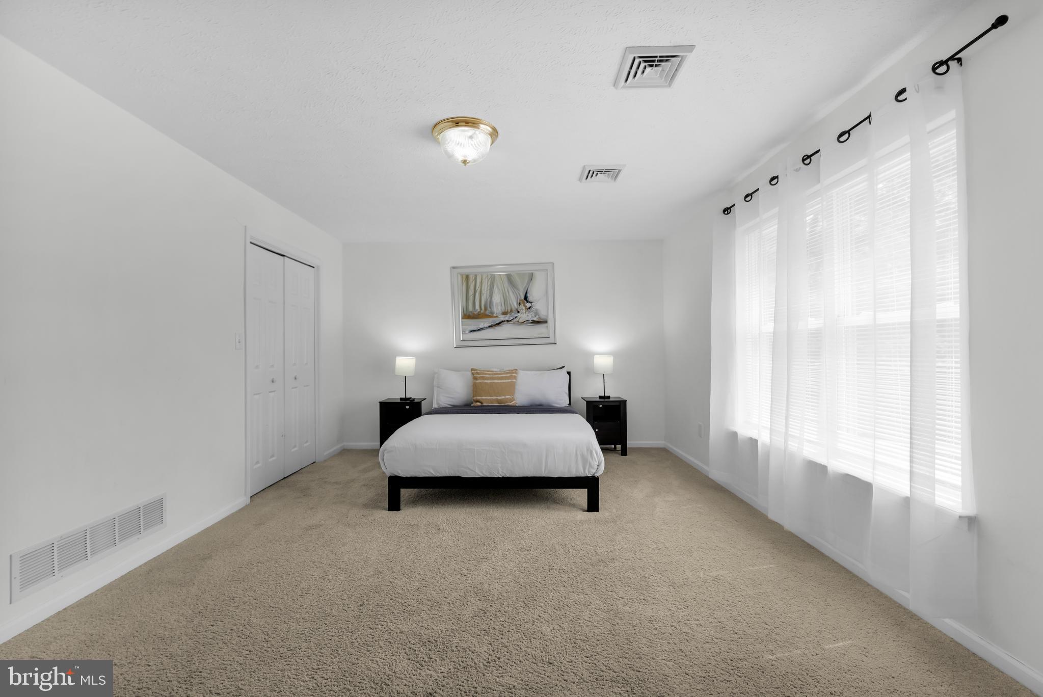 EMERALD LAKES - Residential