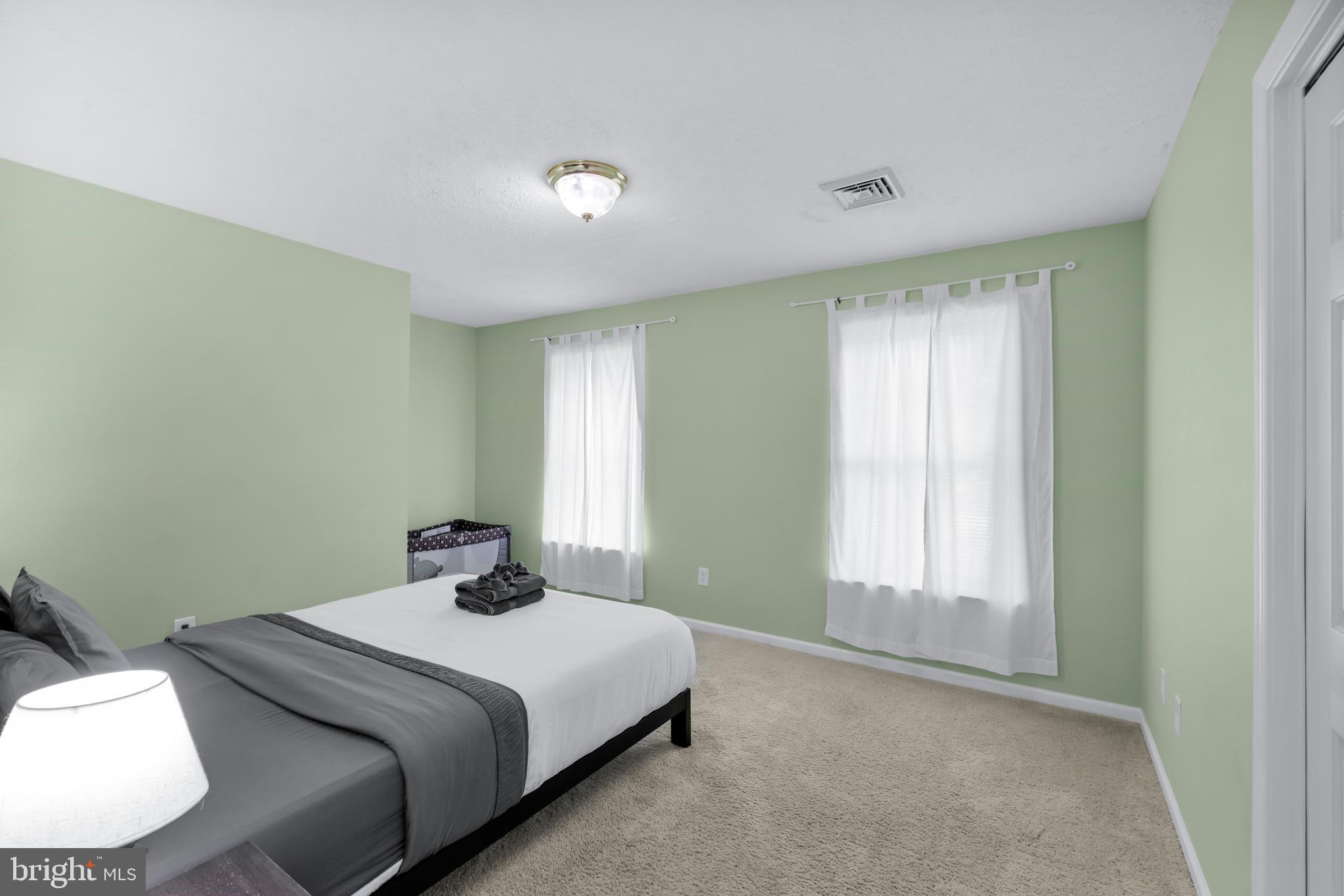 EMERALD LAKES - Residential