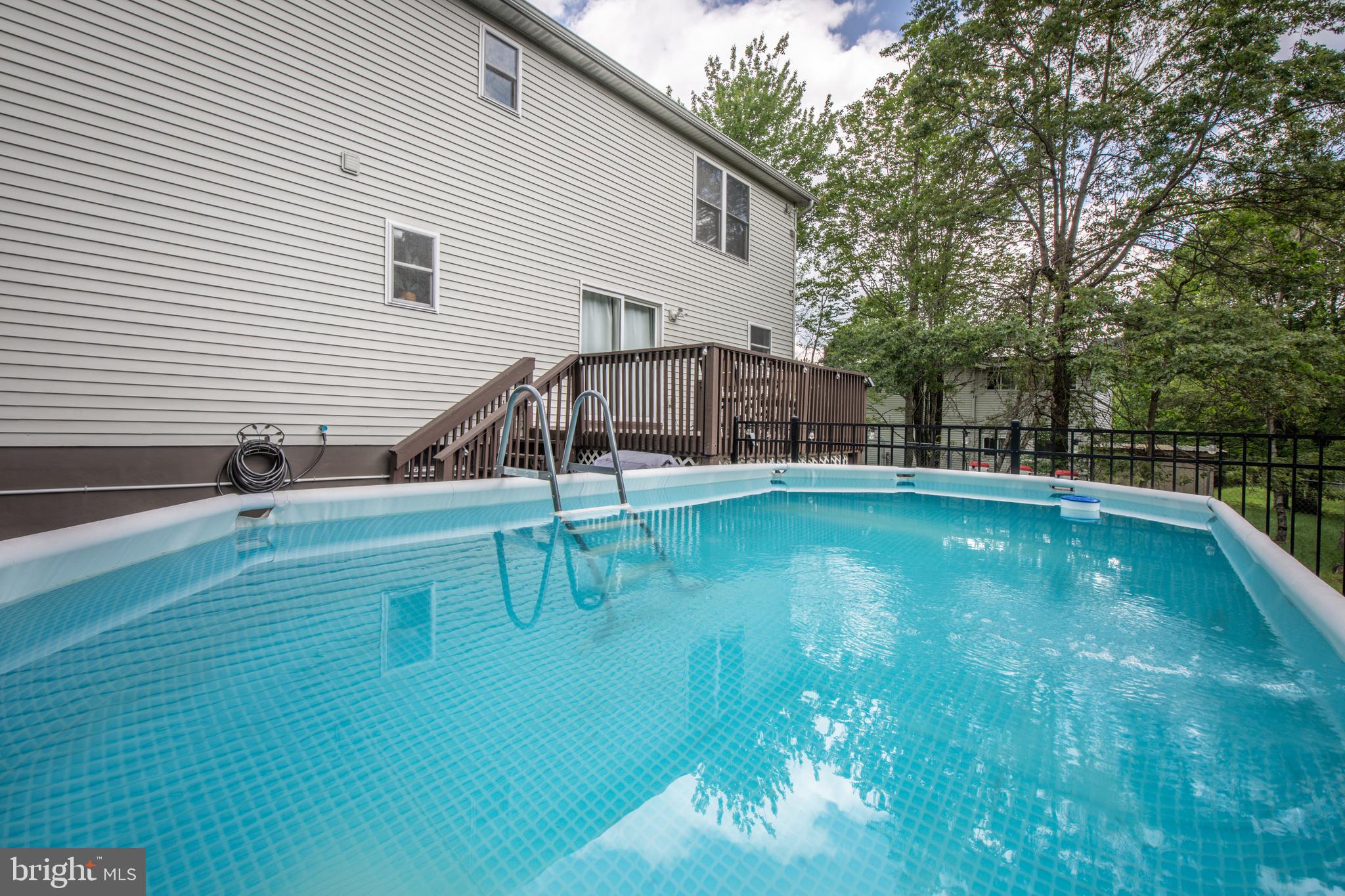 EMERALD LAKES - Residential