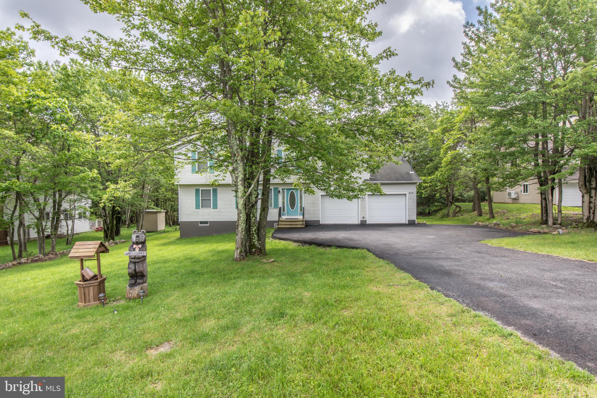 EMERALD LAKES - Residential