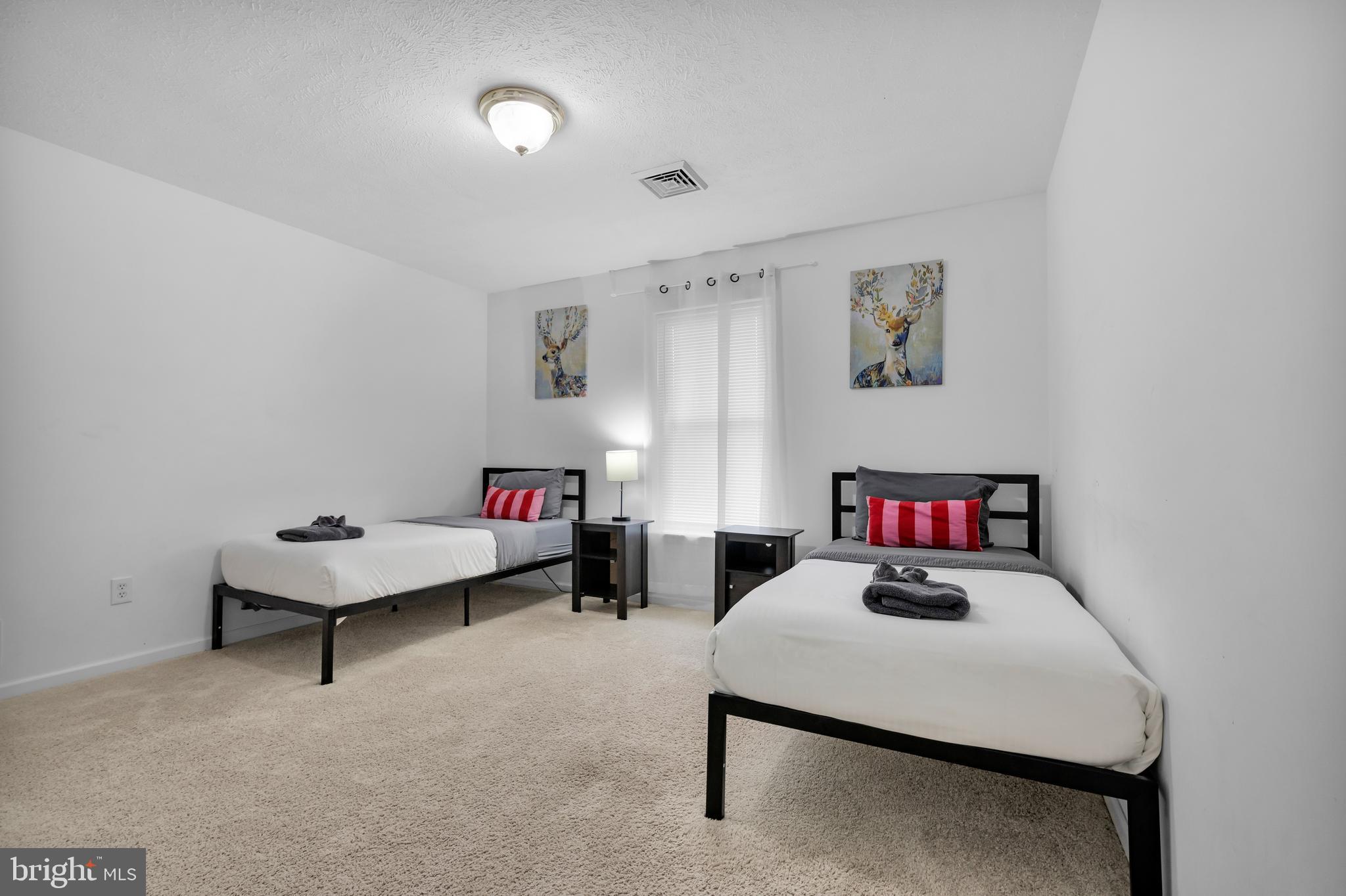 EMERALD LAKES - Residential