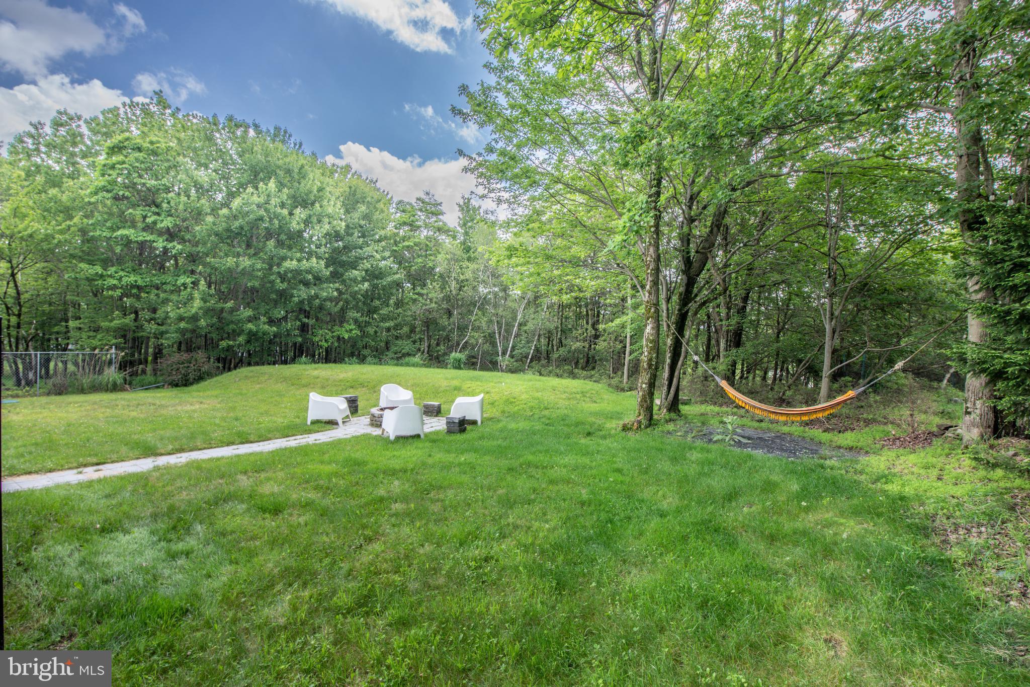 EMERALD LAKES - Residential