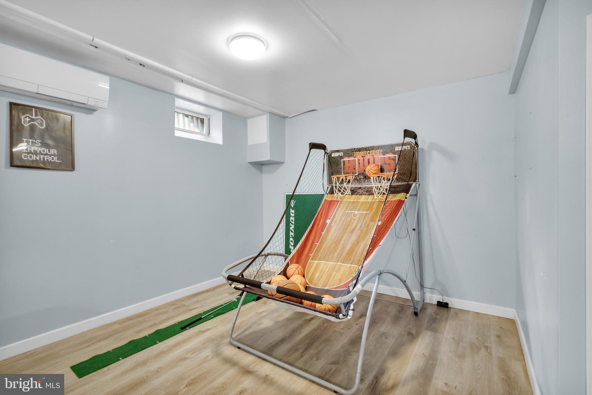 EMERALD LAKES - Residential