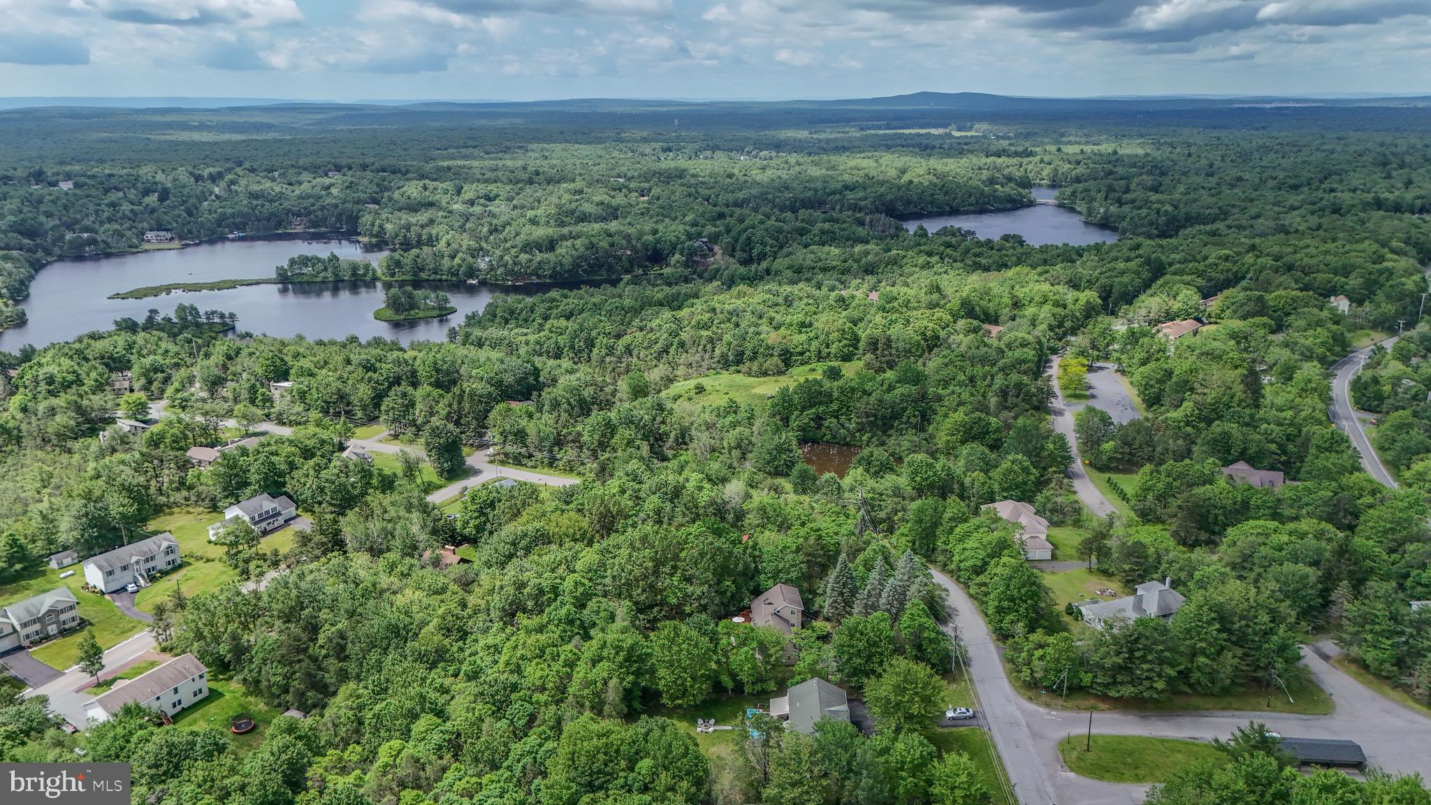 EMERALD LAKES - Residential