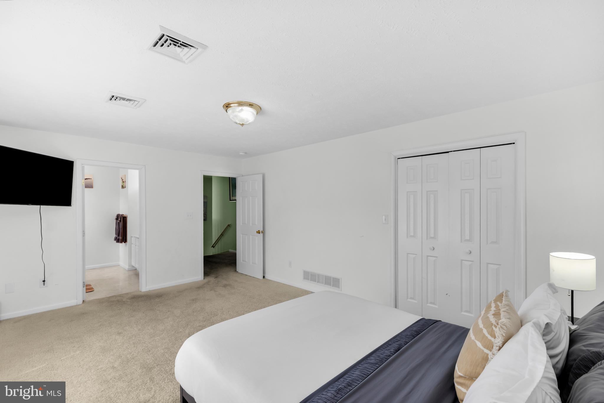 EMERALD LAKES - Residential