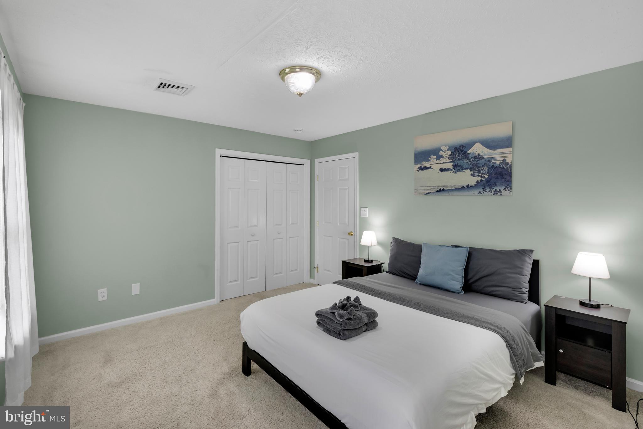 EMERALD LAKES - Residential