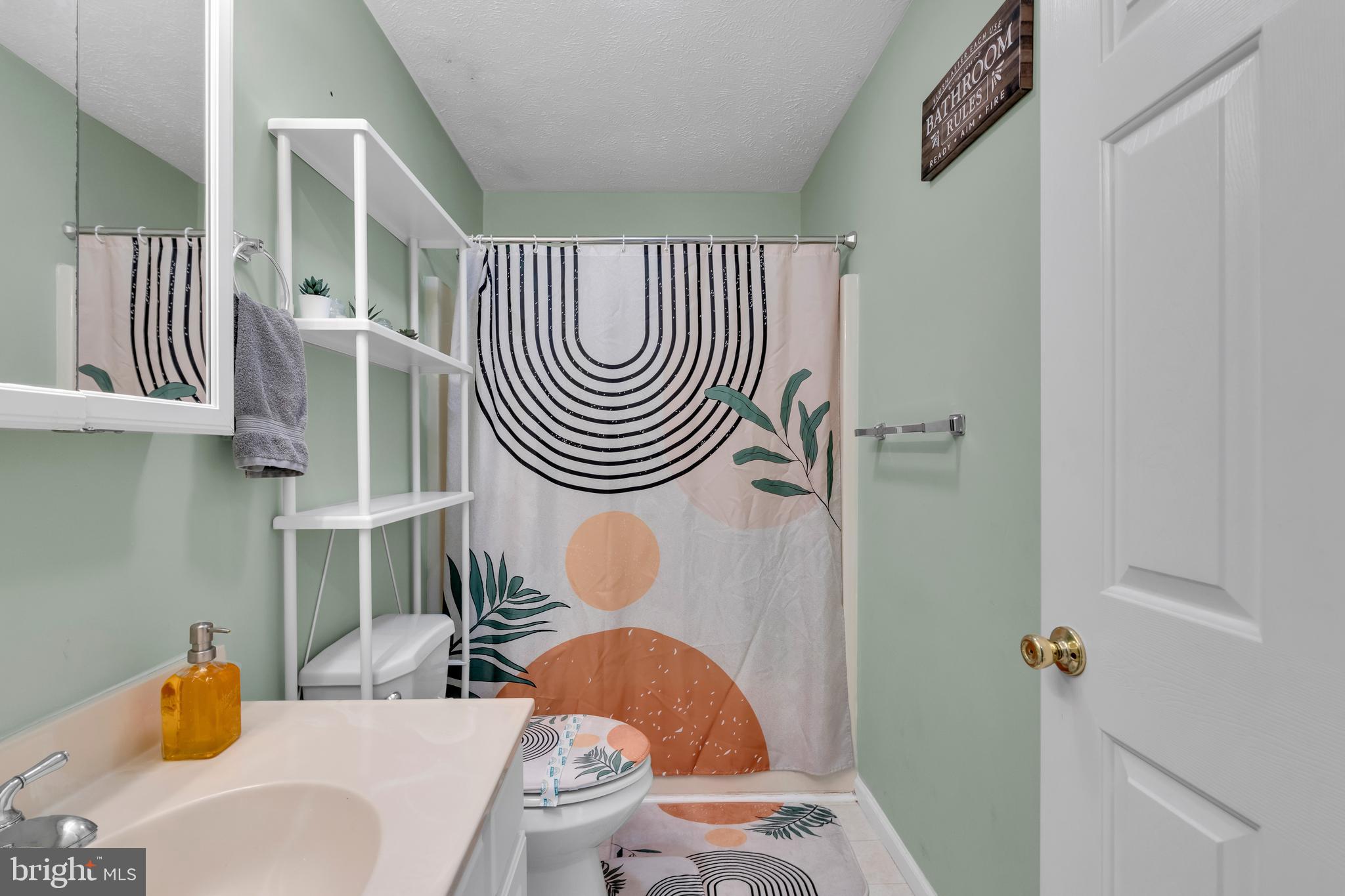 EMERALD LAKES - Residential