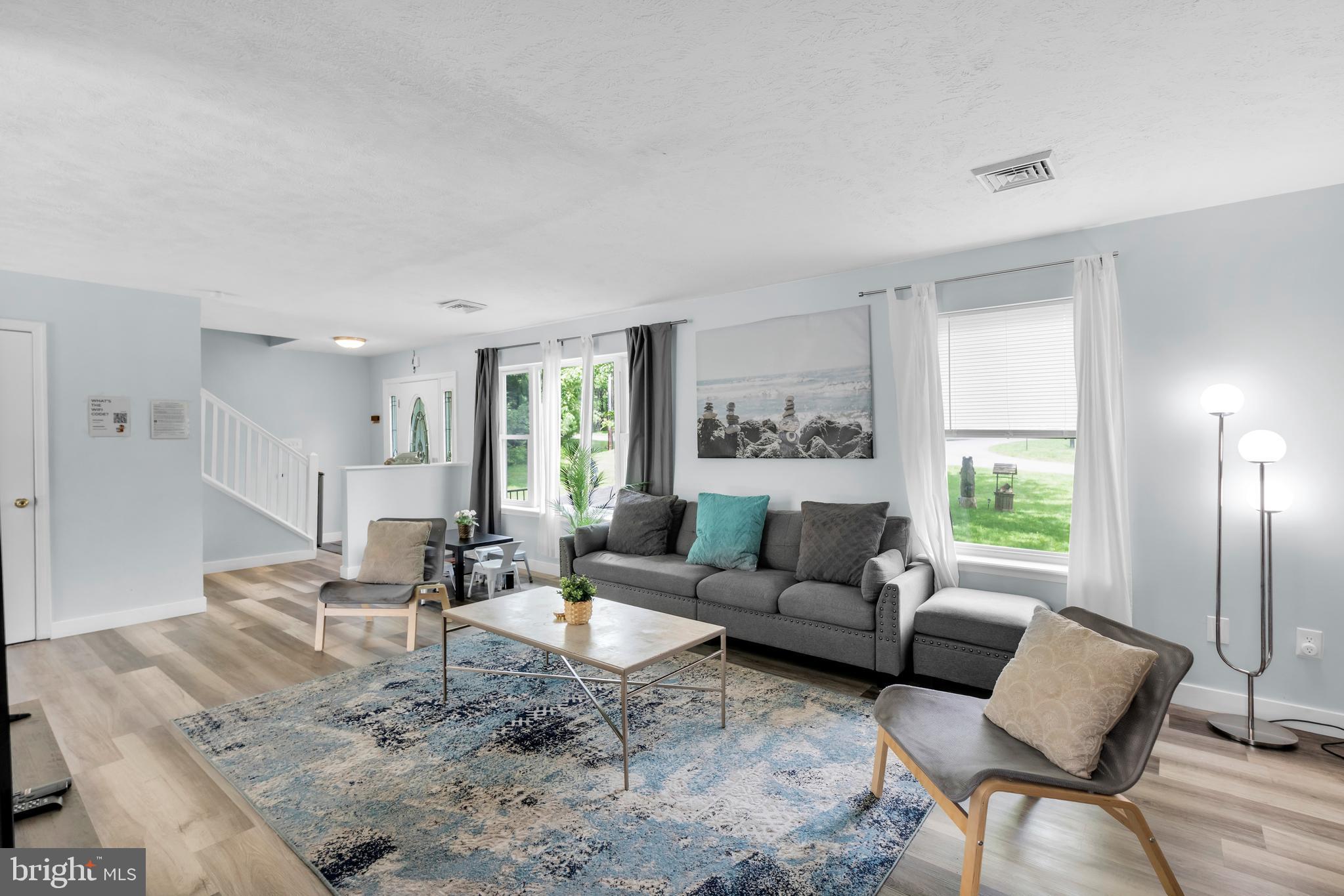 EMERALD LAKES - Residential