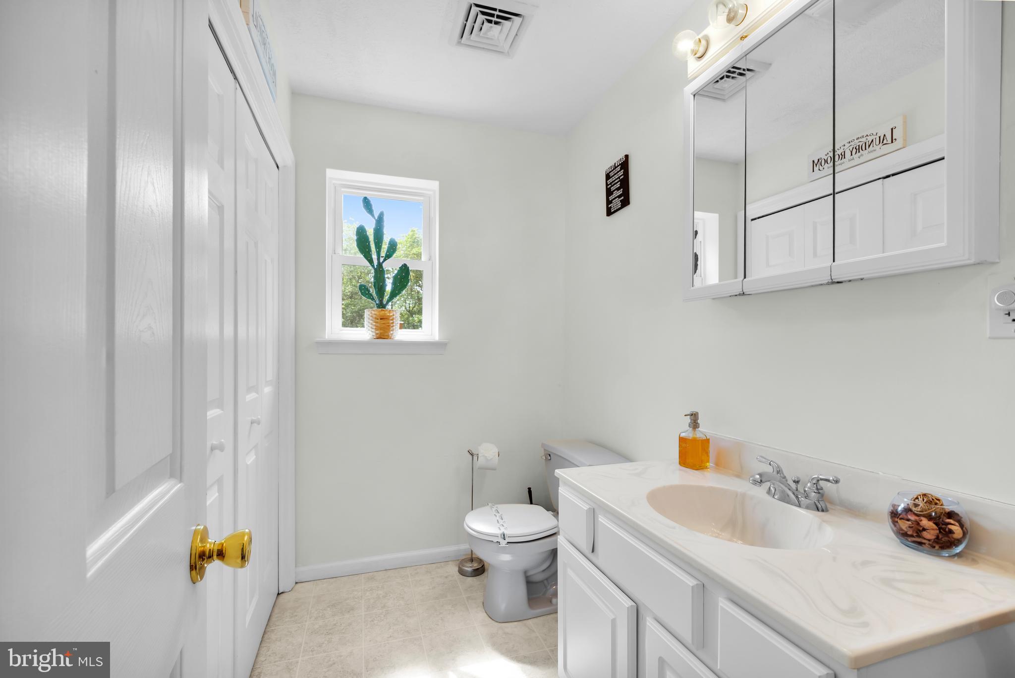 EMERALD LAKES - Residential