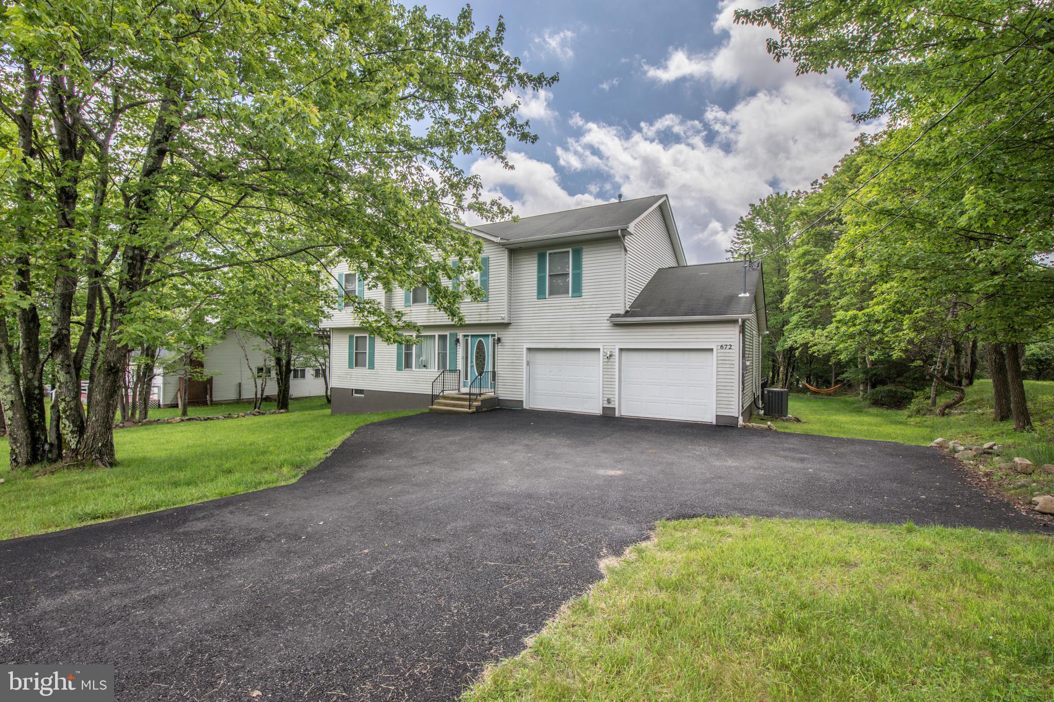 EMERALD LAKES - Residential