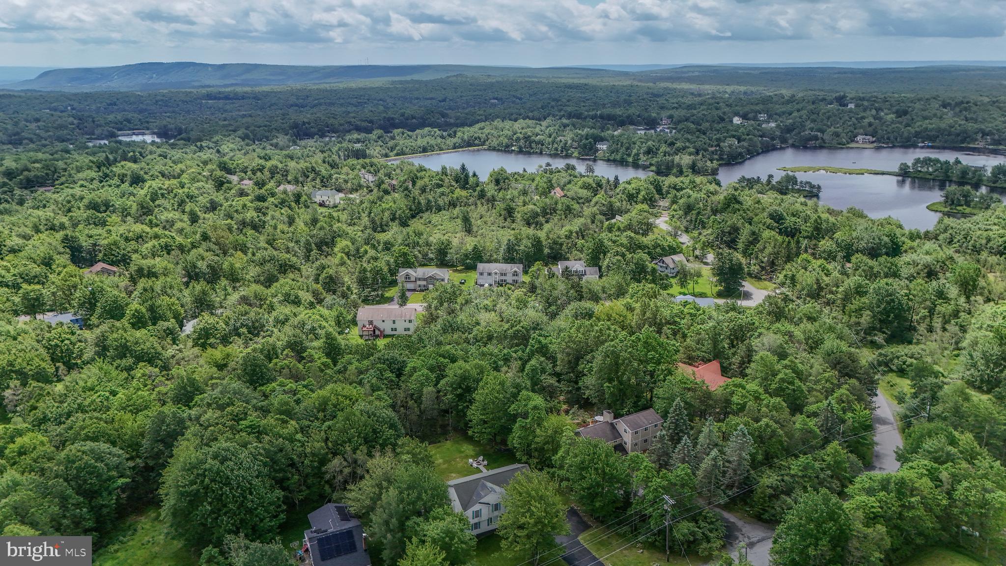 EMERALD LAKES - Residential