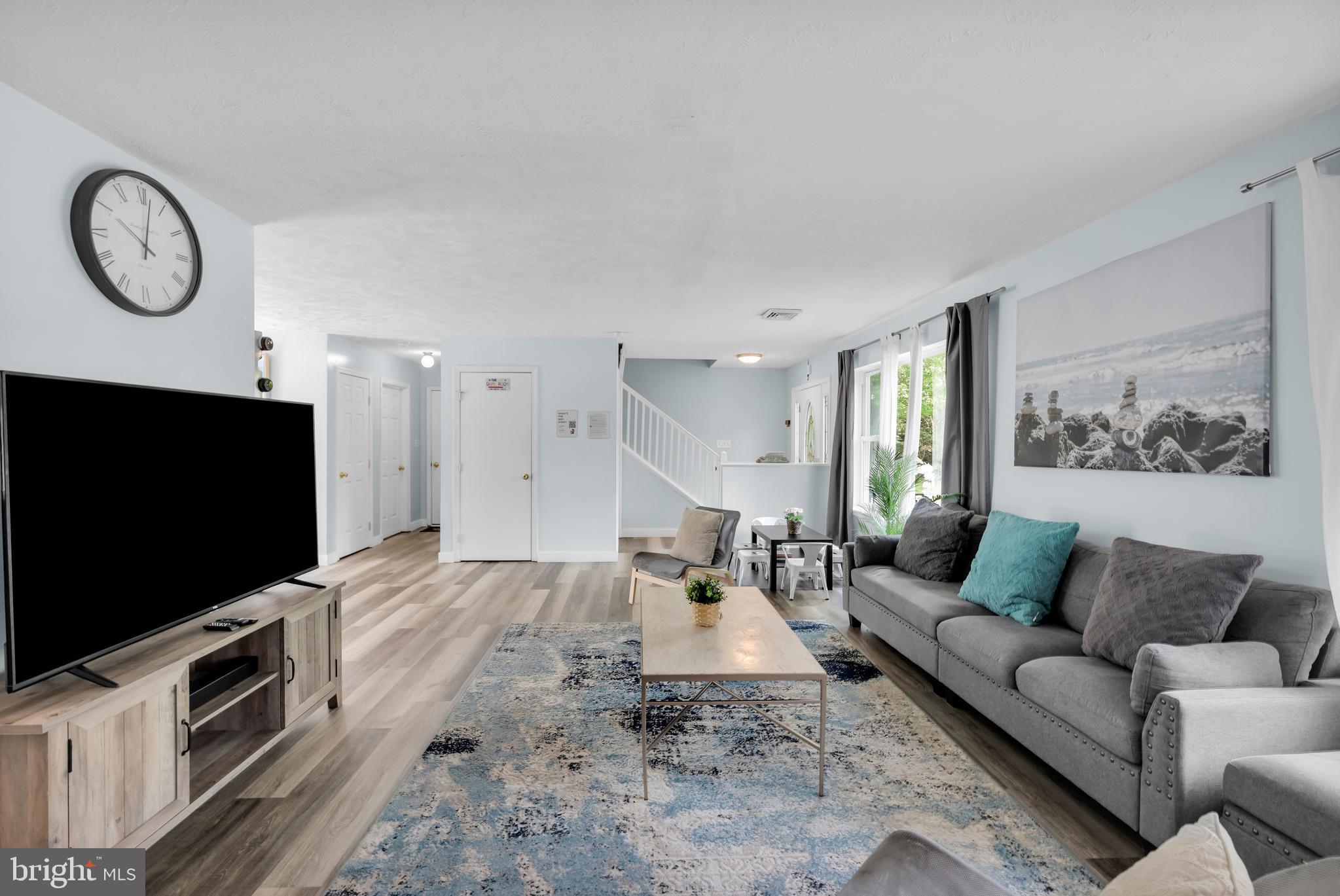 EMERALD LAKES - Residential