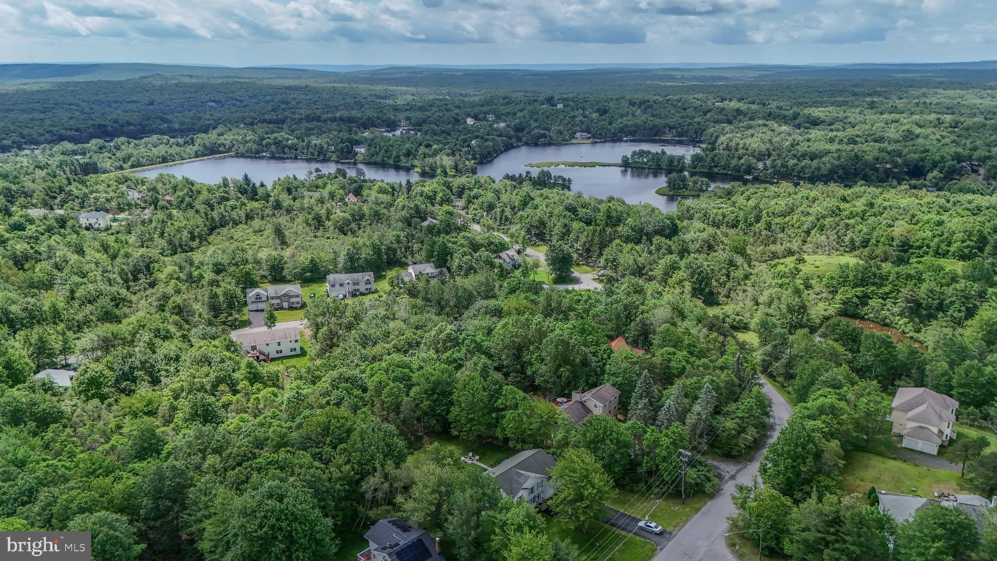 EMERALD LAKES - Residential