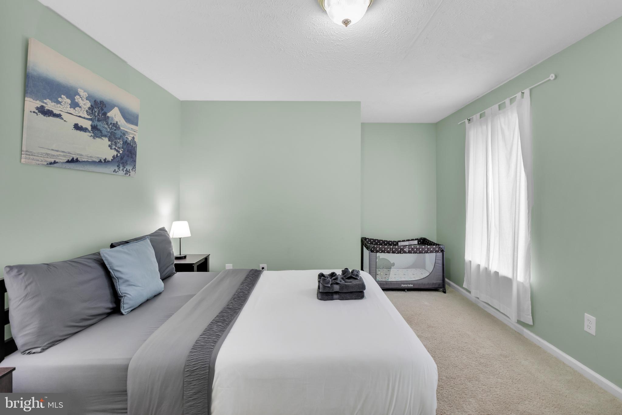 EMERALD LAKES - Residential