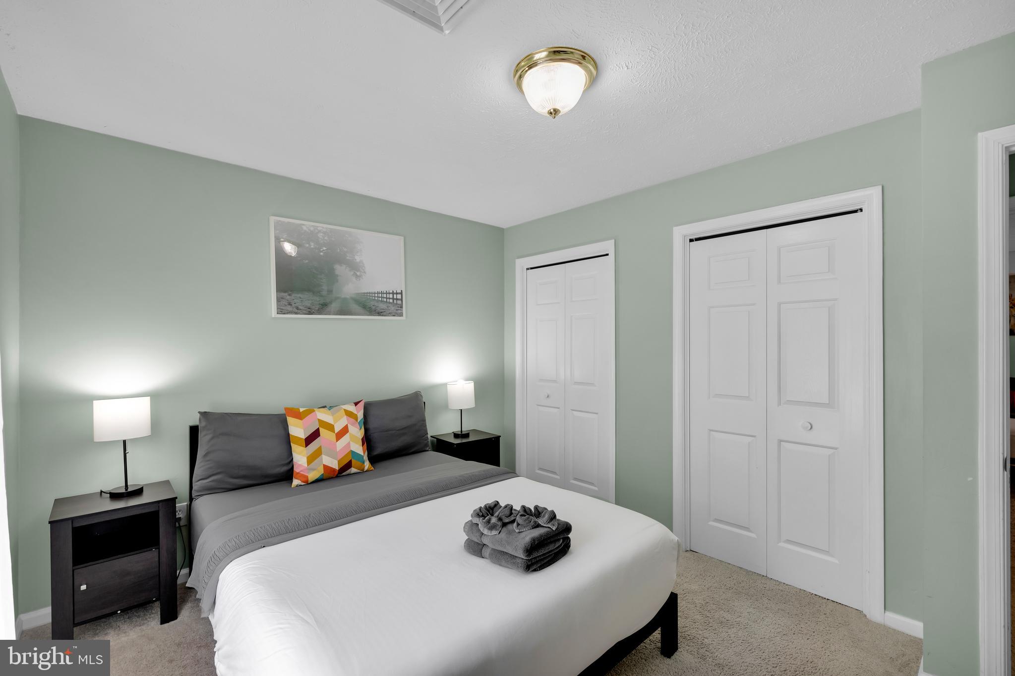 EMERALD LAKES - Residential