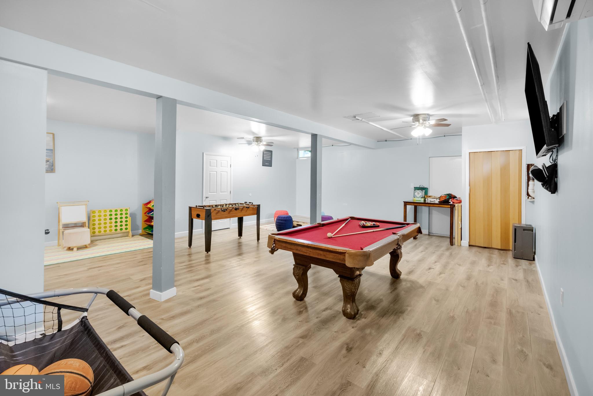 EMERALD LAKES - Residential