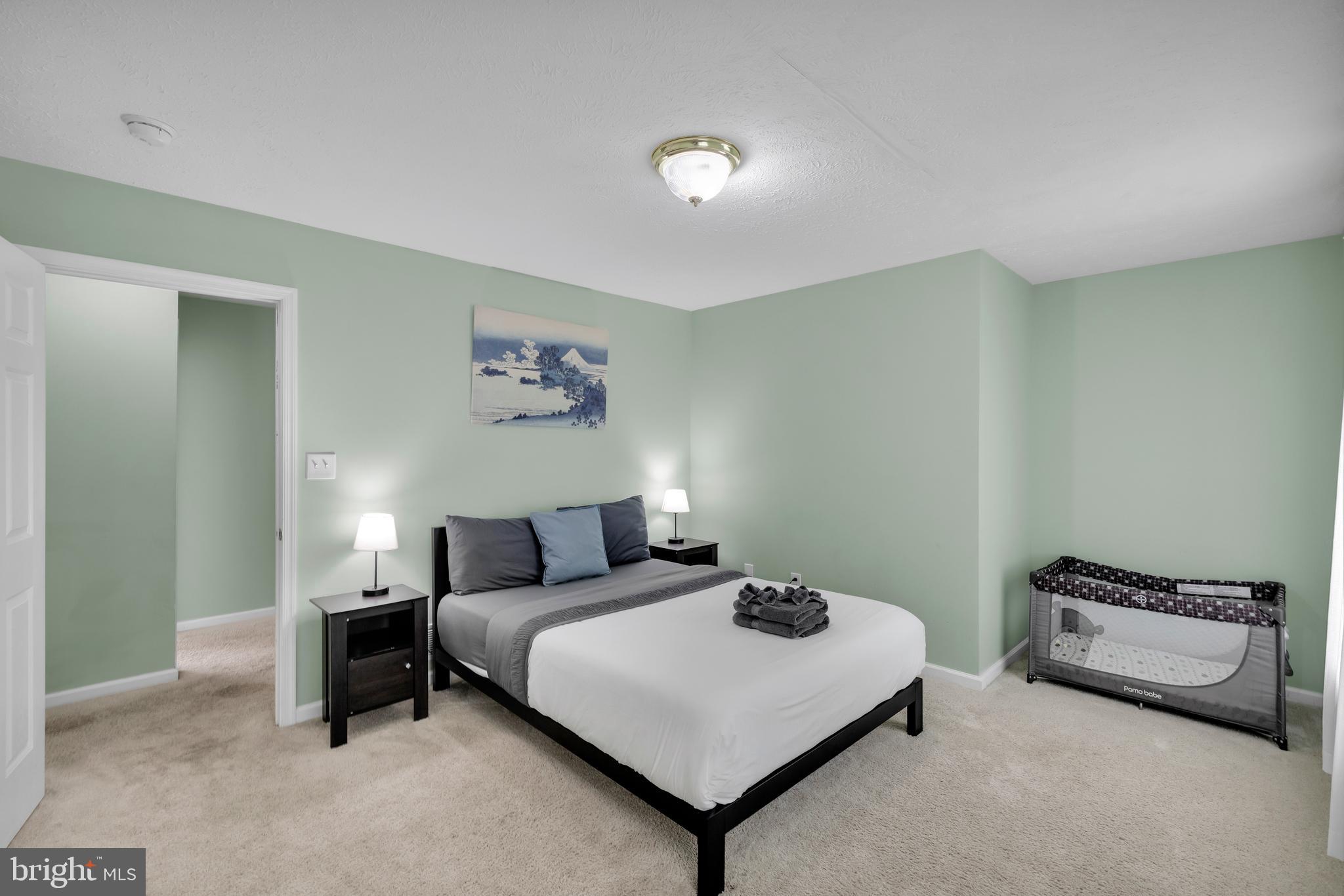 EMERALD LAKES - Residential