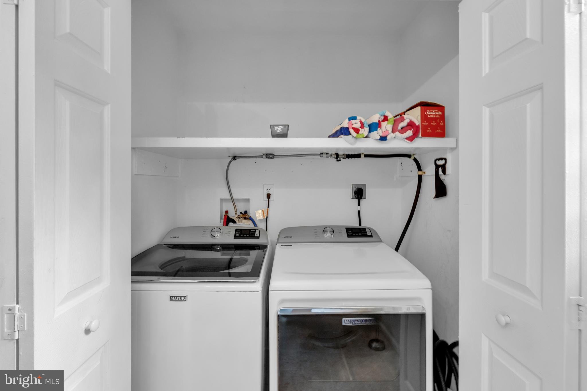 EMERALD LAKES - Residential