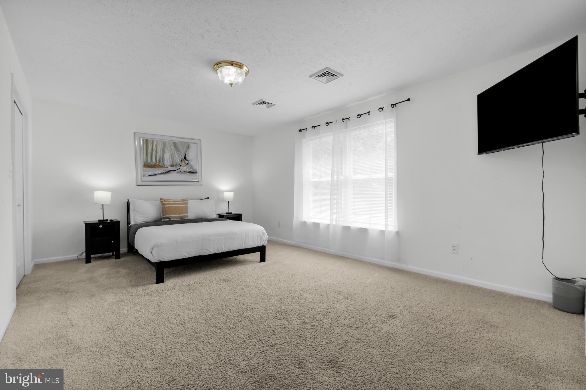 EMERALD LAKES - Residential