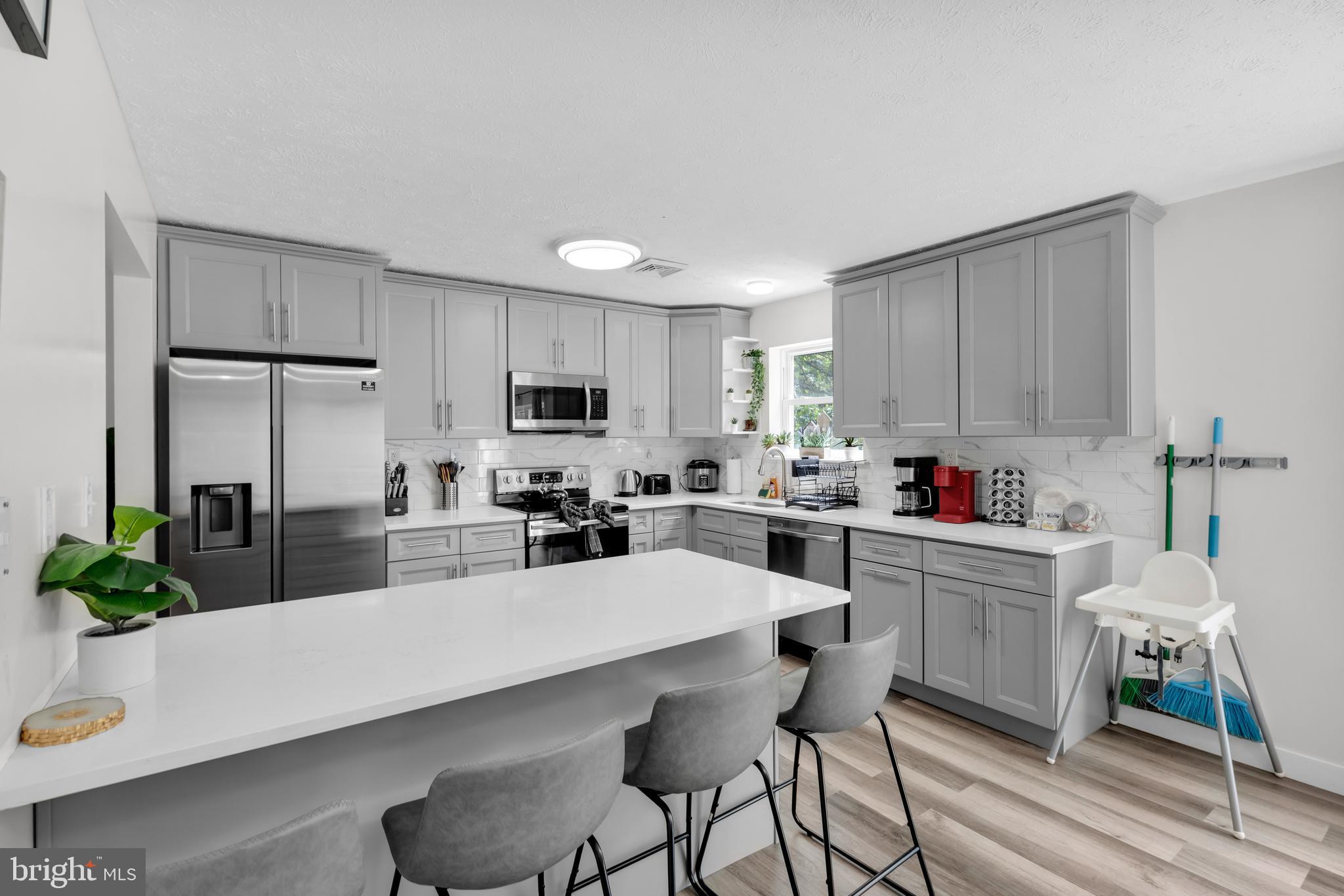 EMERALD LAKES - Residential