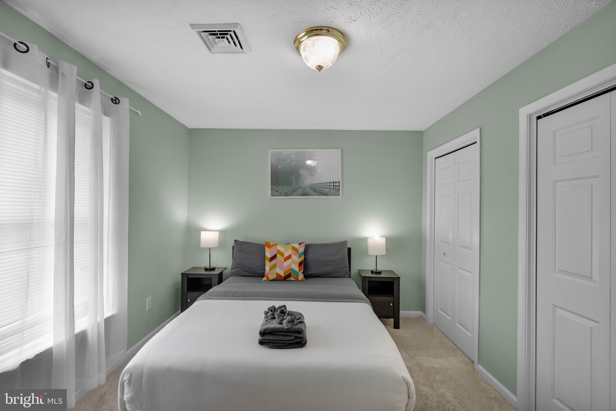 EMERALD LAKES - Residential