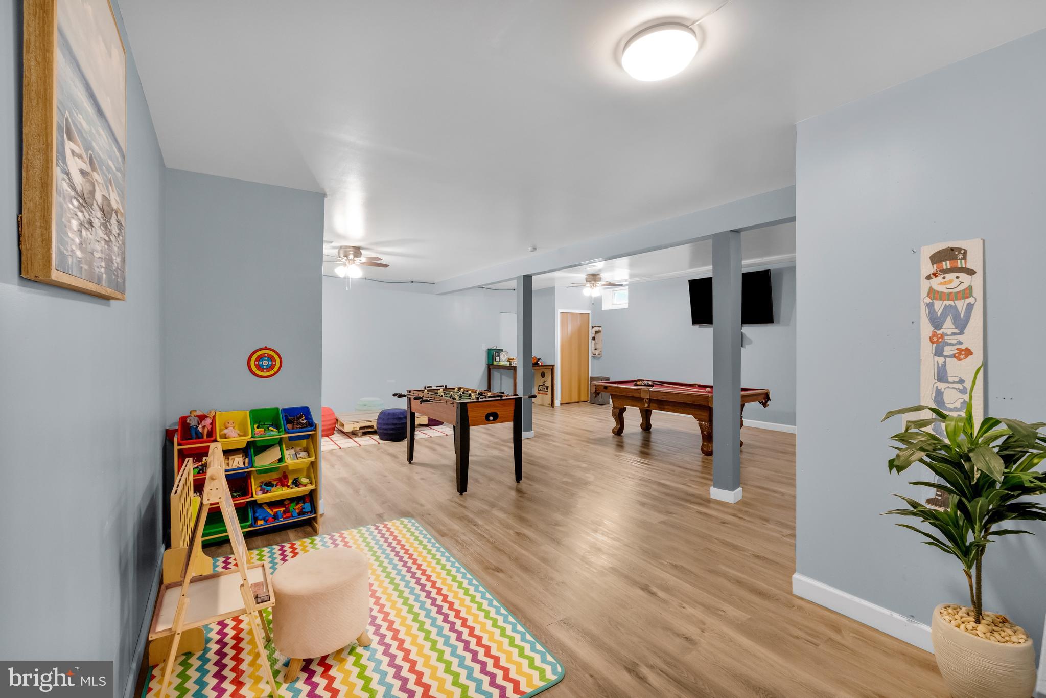 EMERALD LAKES - Residential