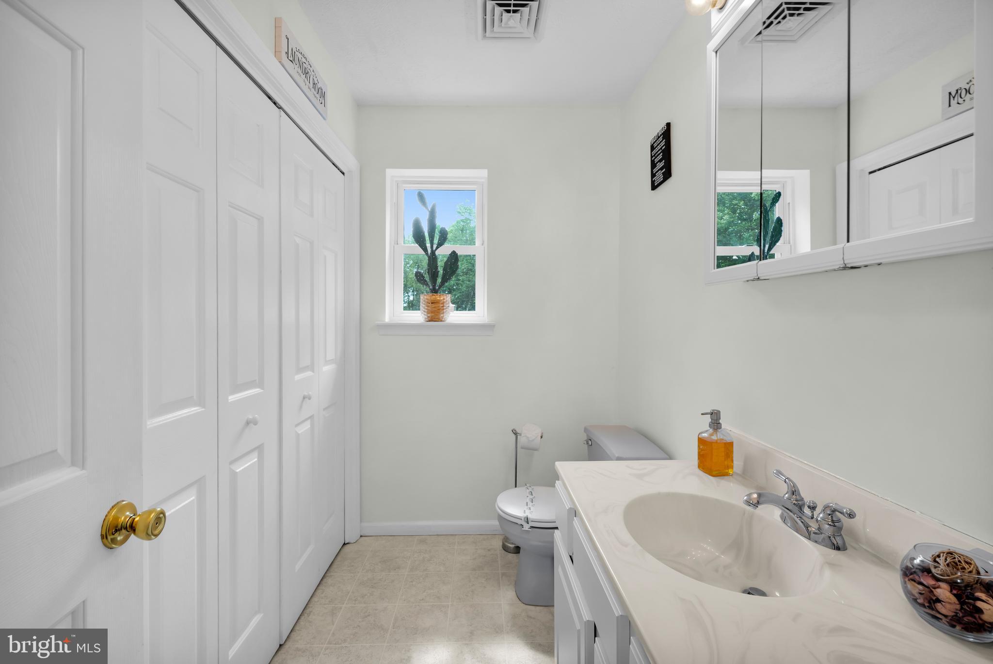 EMERALD LAKES - Residential