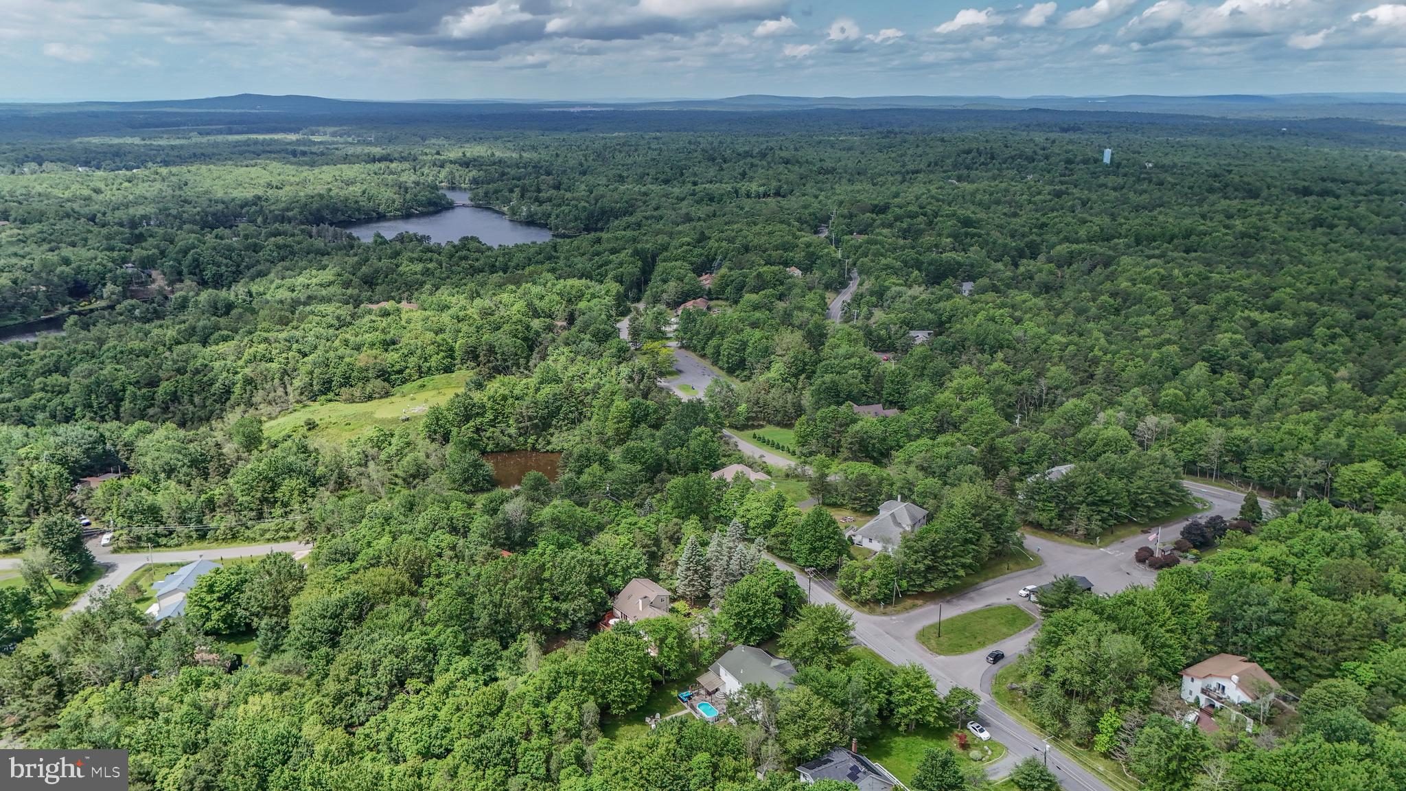 EMERALD LAKES - Residential