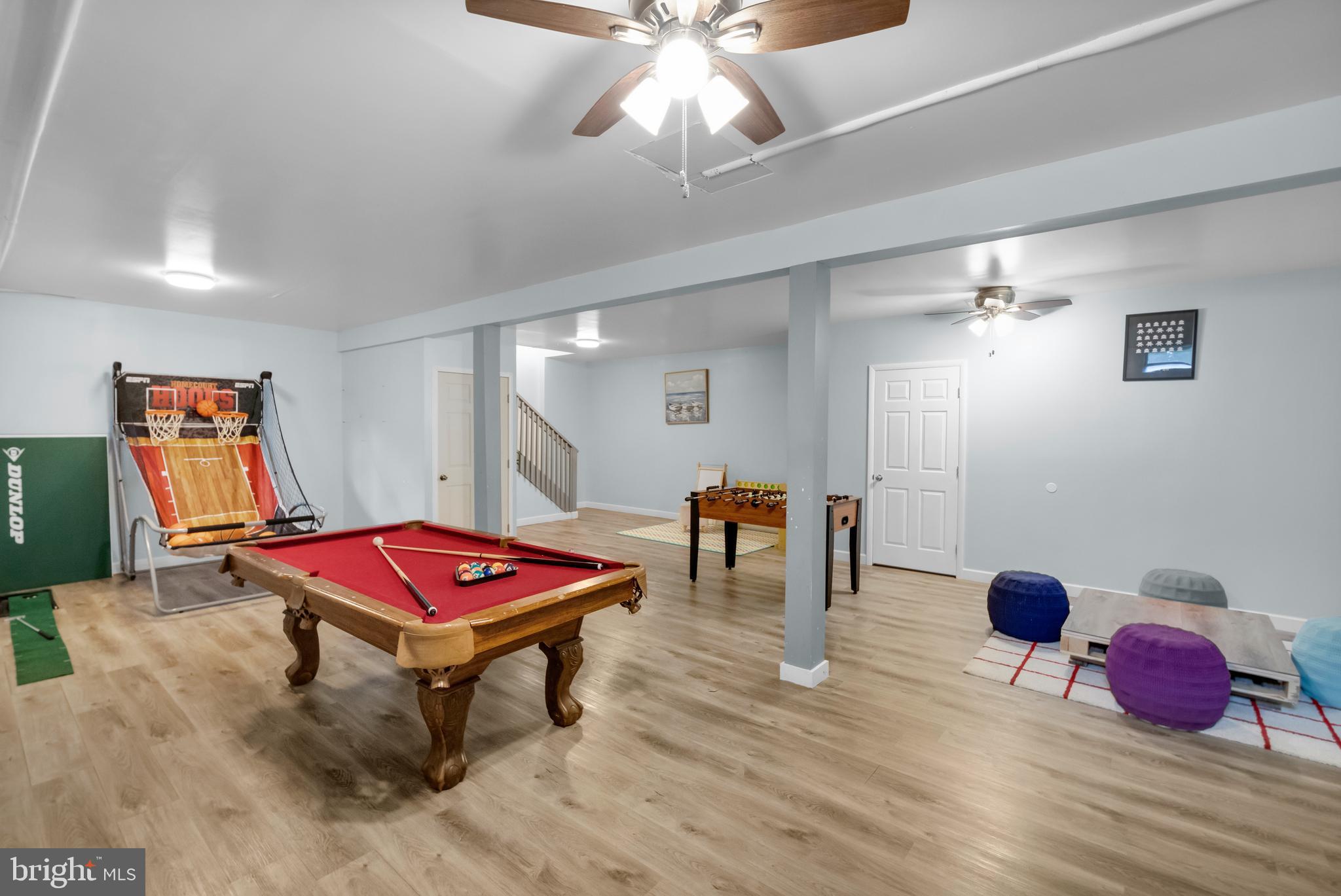 EMERALD LAKES - Residential