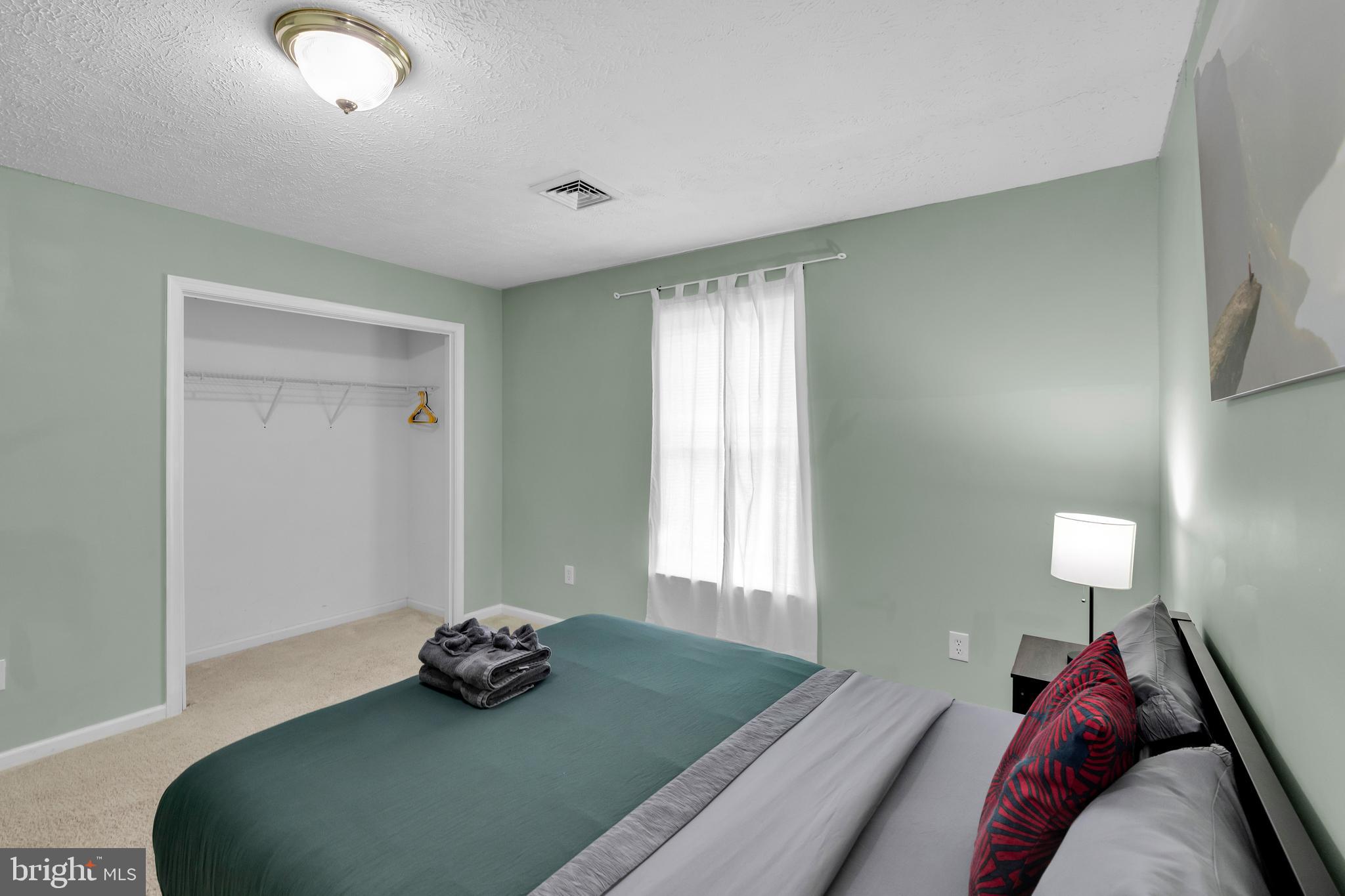 EMERALD LAKES - Residential