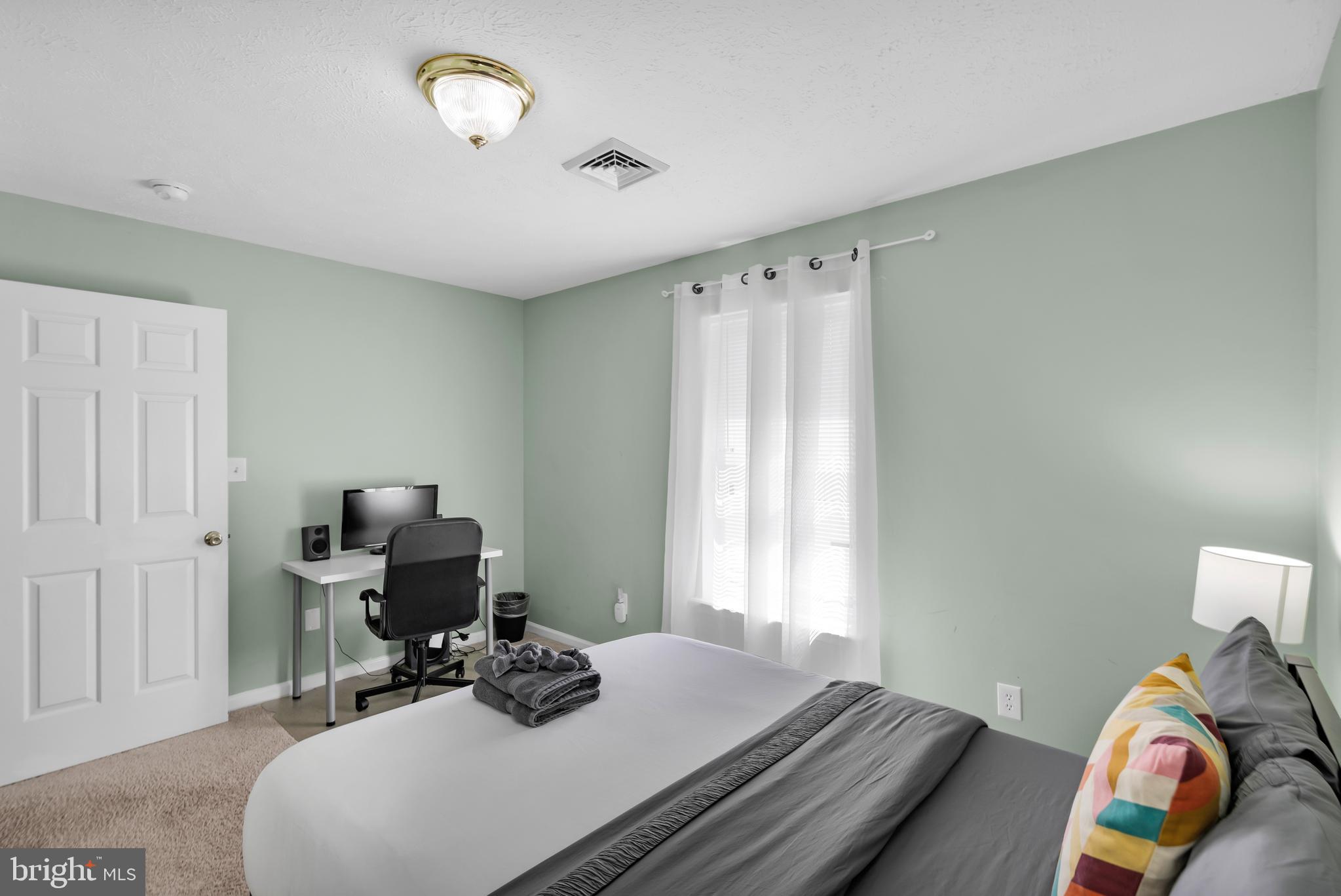 EMERALD LAKES - Residential