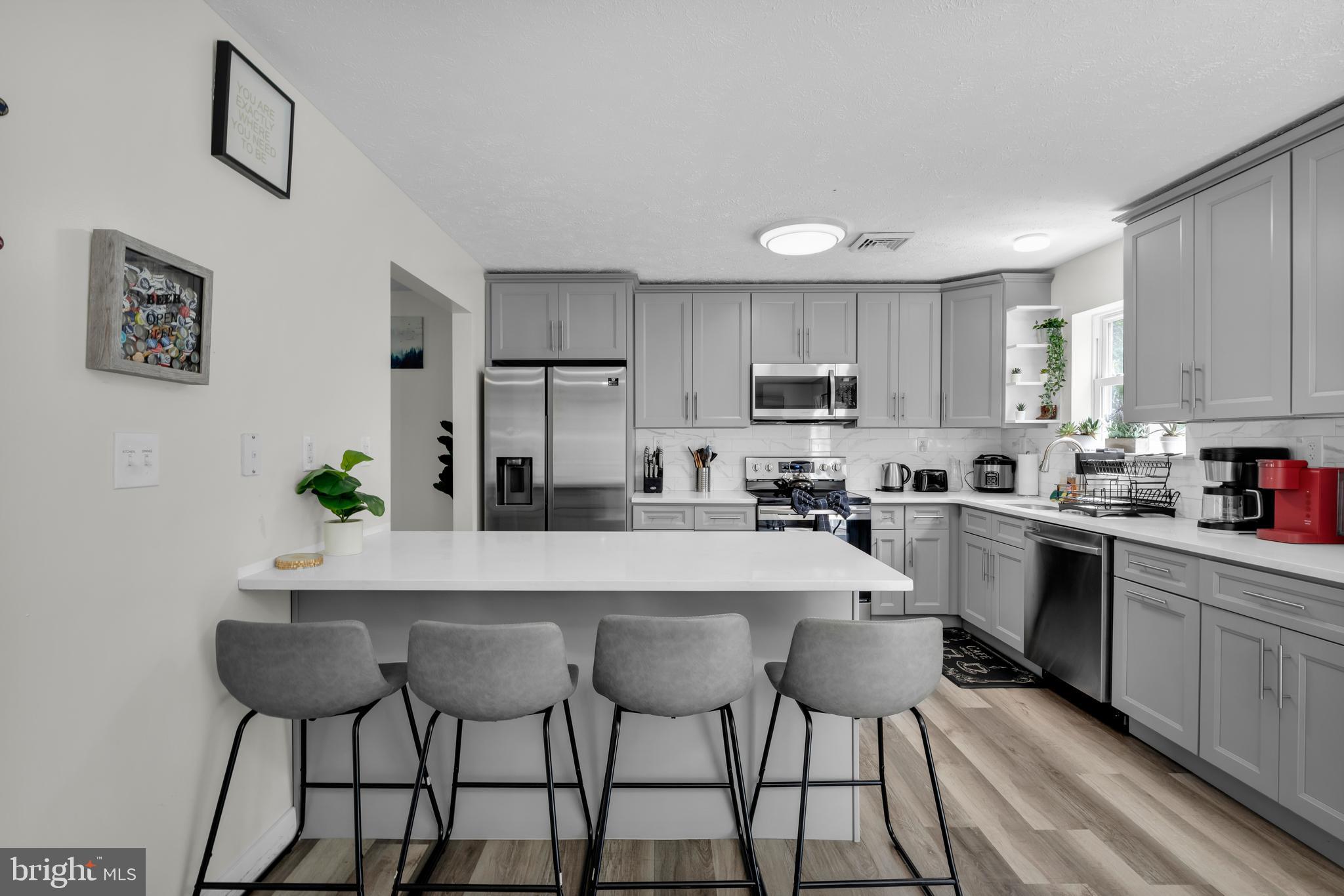 EMERALD LAKES - Residential