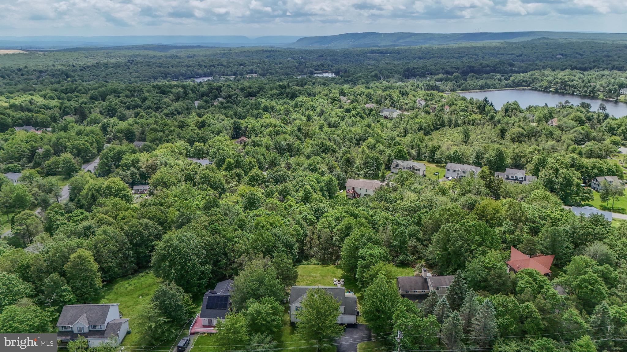 EMERALD LAKES - Residential