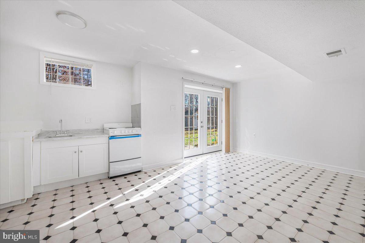 OLD FORT HILLS - Residential