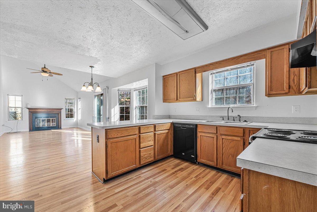 OLD FORT HILLS - Residential