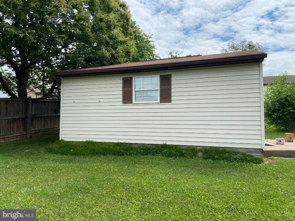 PATRICK HENRY ESTATES - Residential Lease